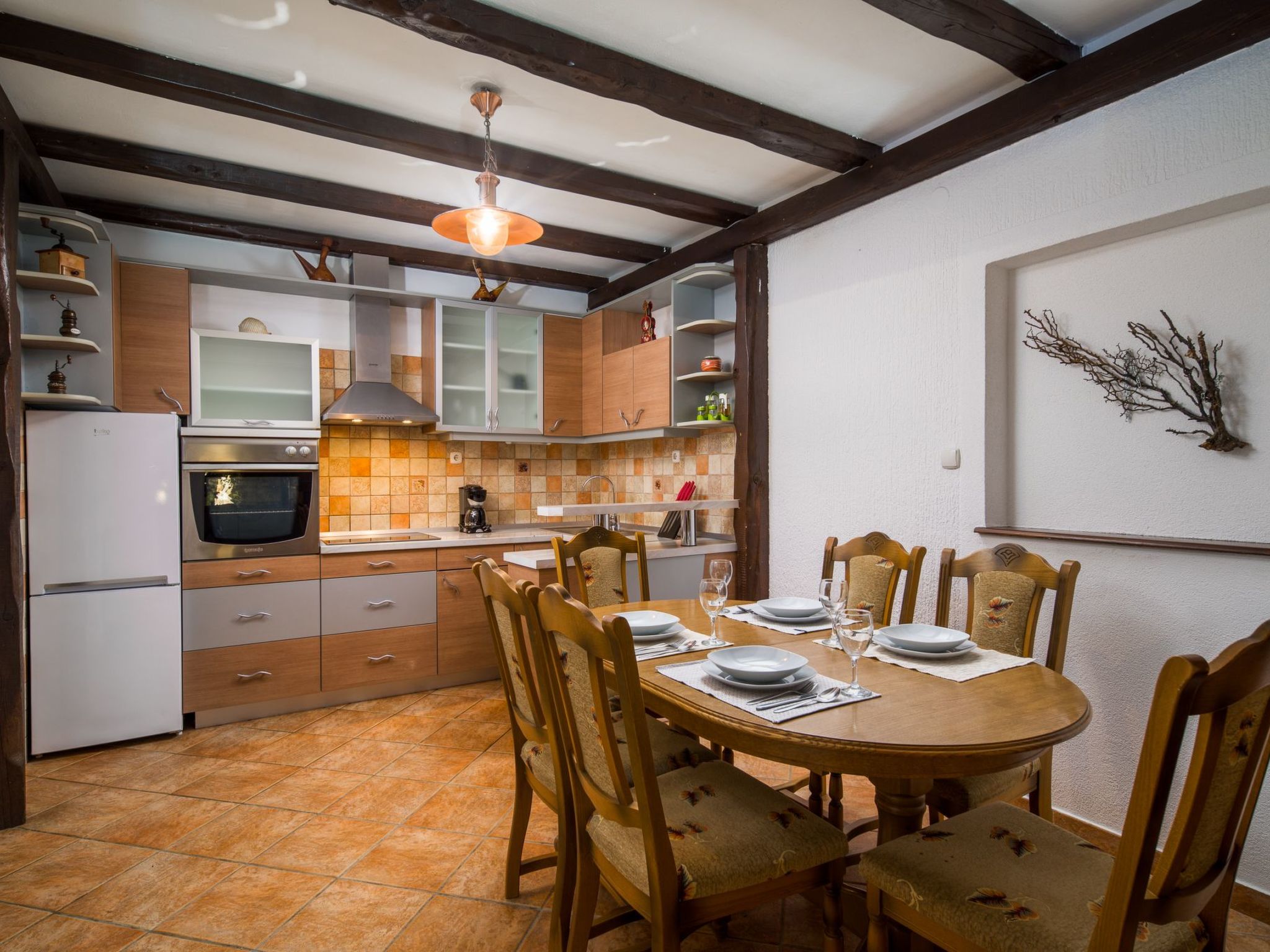 Villa Rustica mit traditionellem und rustikalem Touch-Image-tags.info