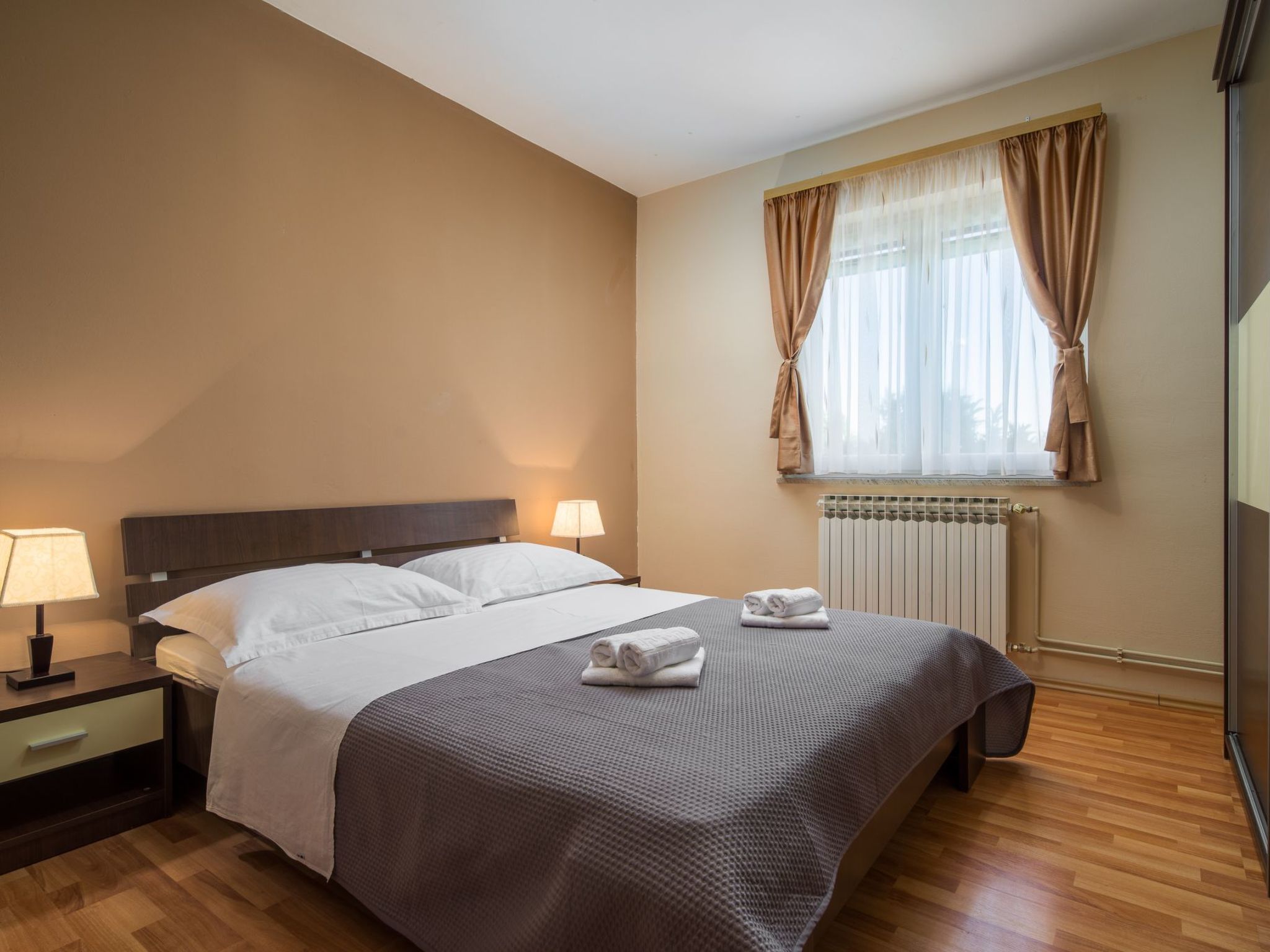 Villa Rustica mit traditionellem und rustikalem Touch-Image-tags.info