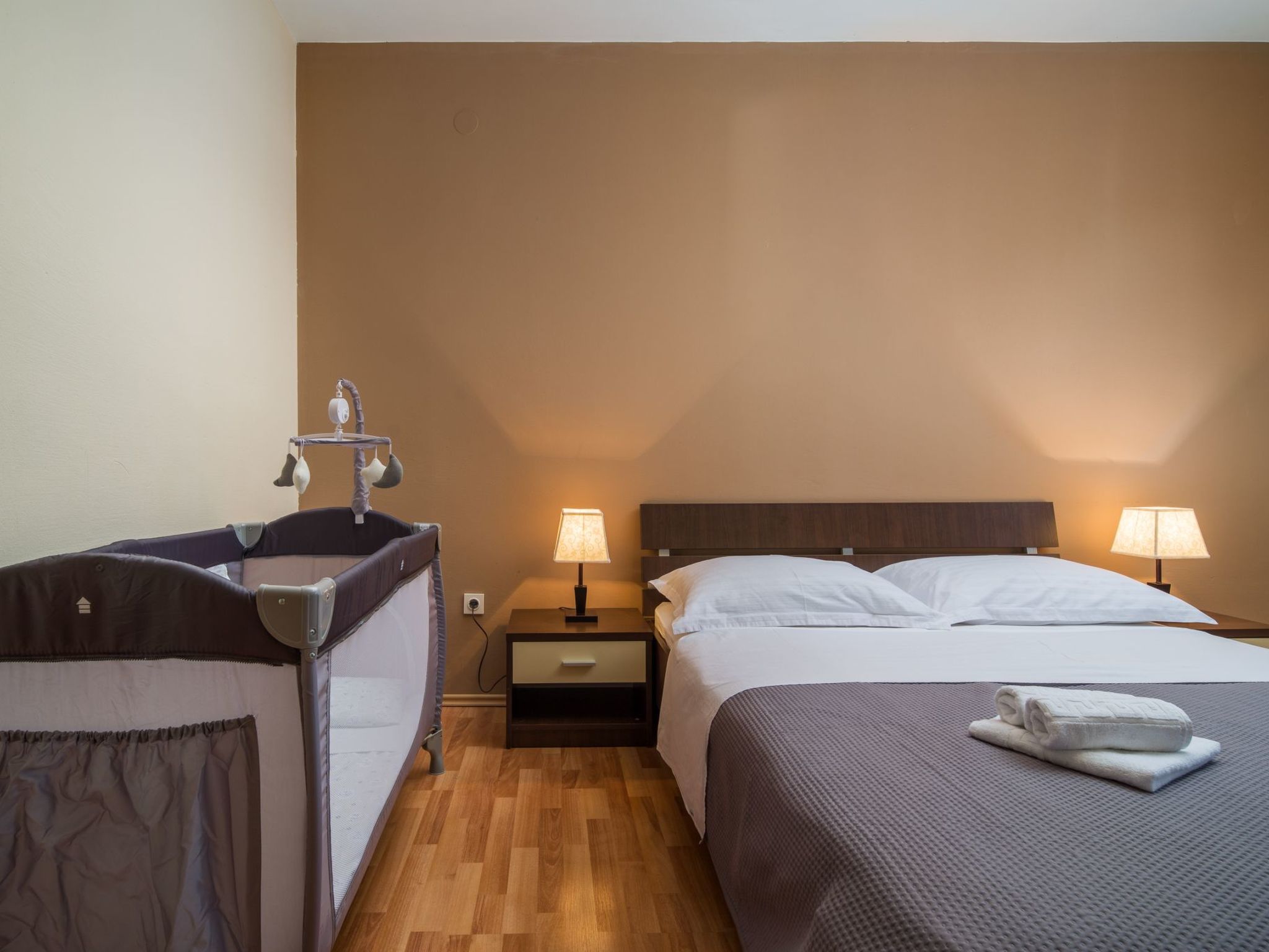 Villa Rustica mit traditionellem und rustikalem Touch-Image-tags.info