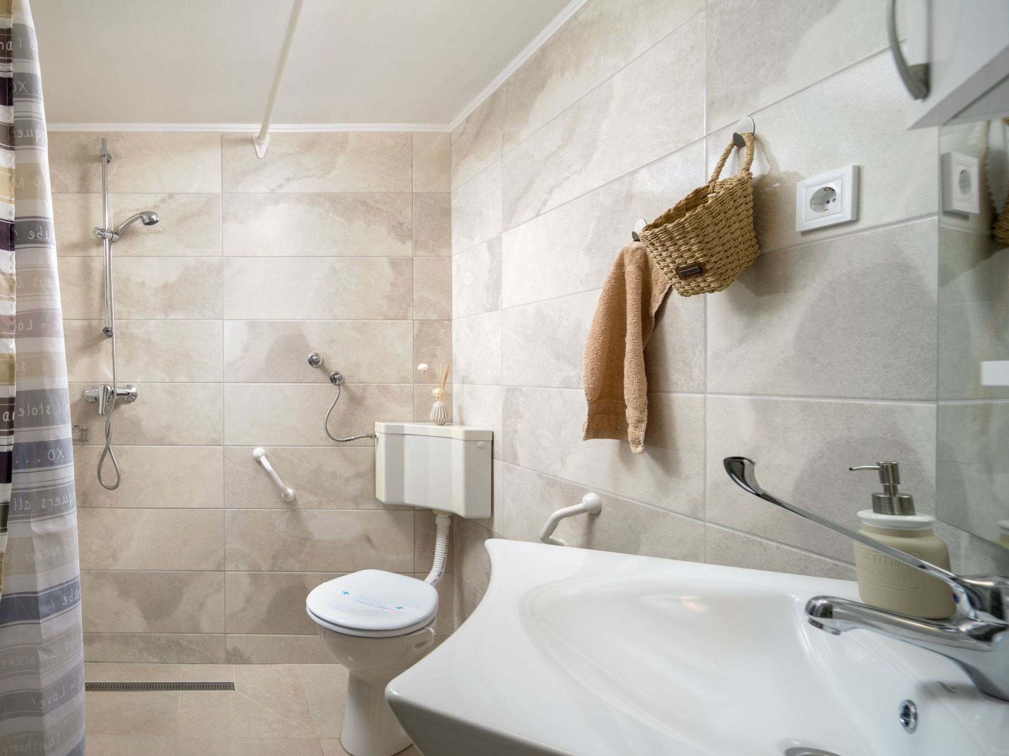 Villa Rustica mit traditionellem und rustikalem Touch-Image-tags.info