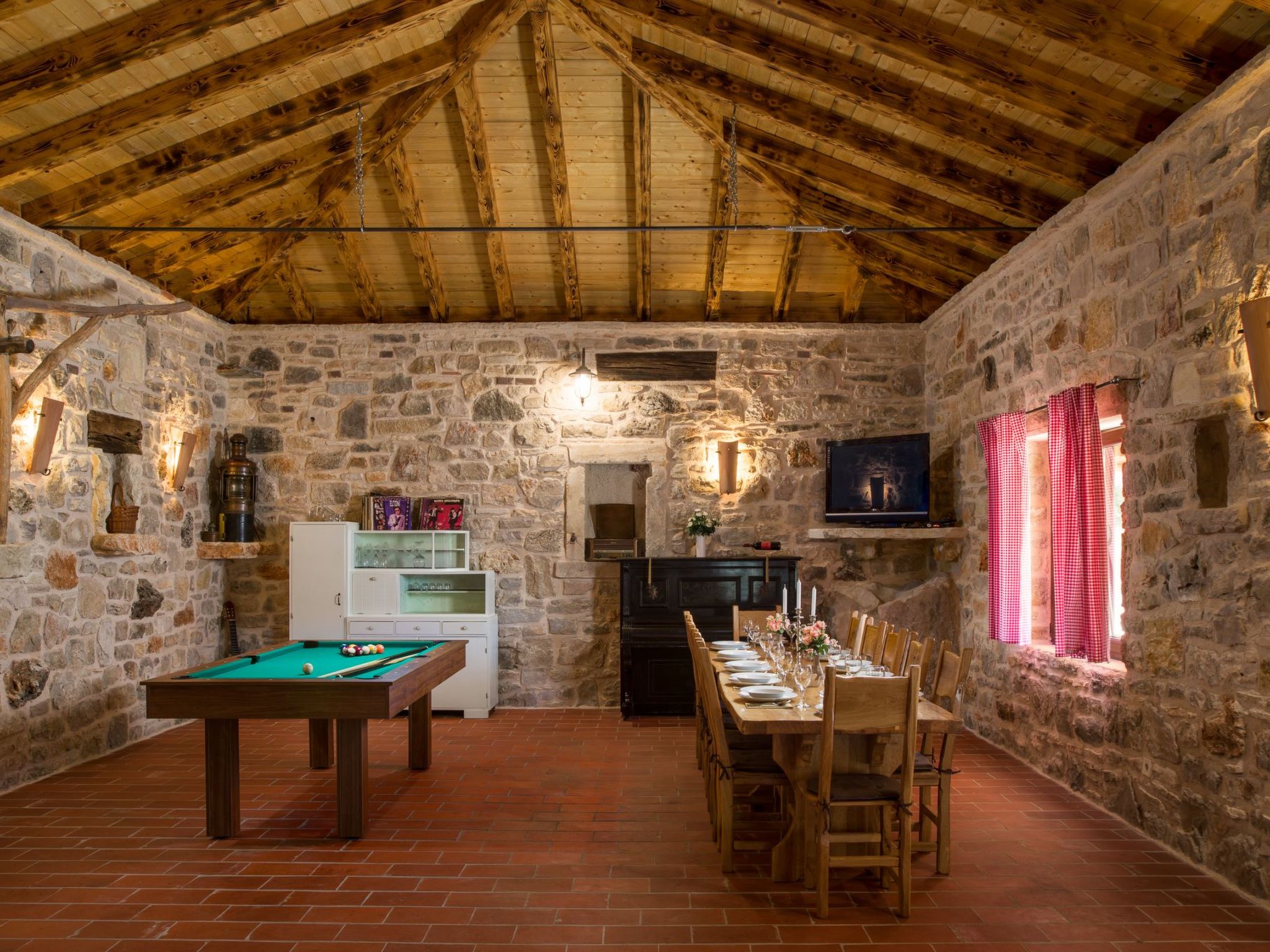 Villa Rustica mit traditionellem und rustikalem Touch-Image-tags.info