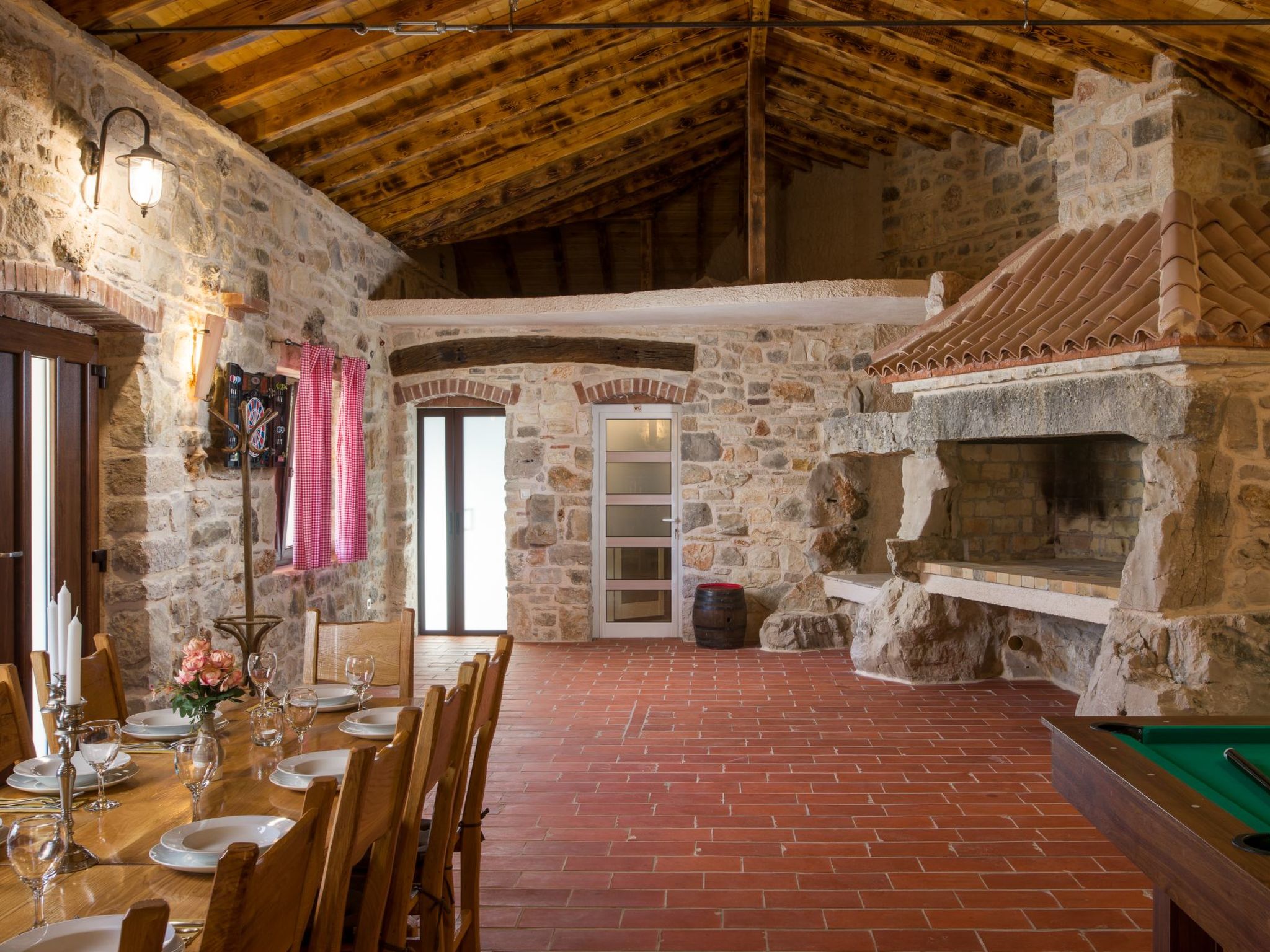 Villa Rustica mit traditionellem und rustikalem Touch-Image-tags.info