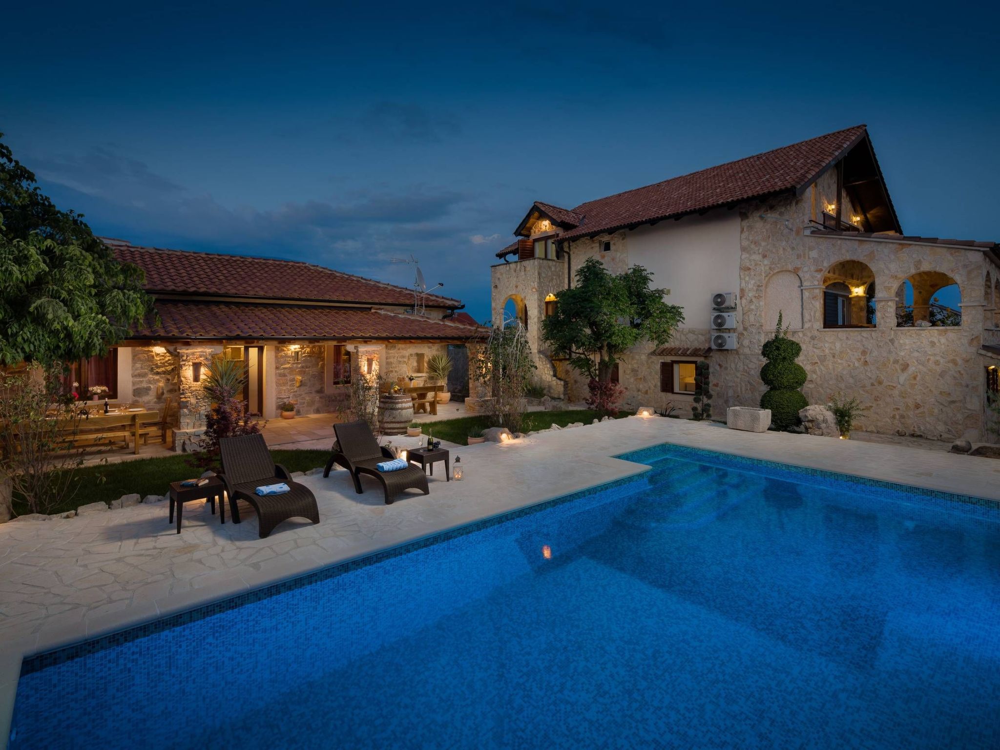 Villa Rustica mit traditionellem und rustikalem Touch-Image-tags.info