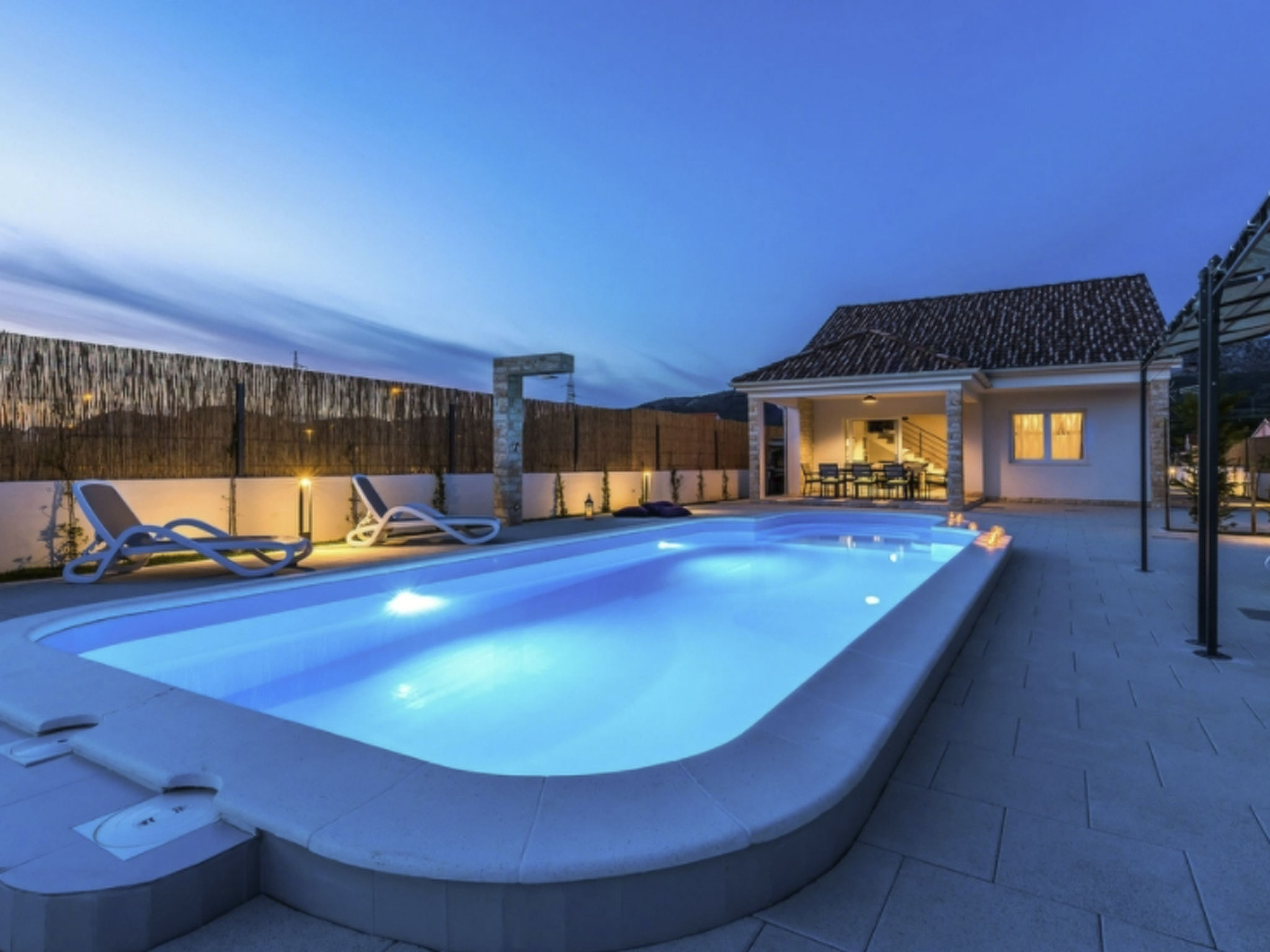 Ferienhaus mit umzäuntem Garten in Bilice (Kroatien) und 1 Hund erlaubt