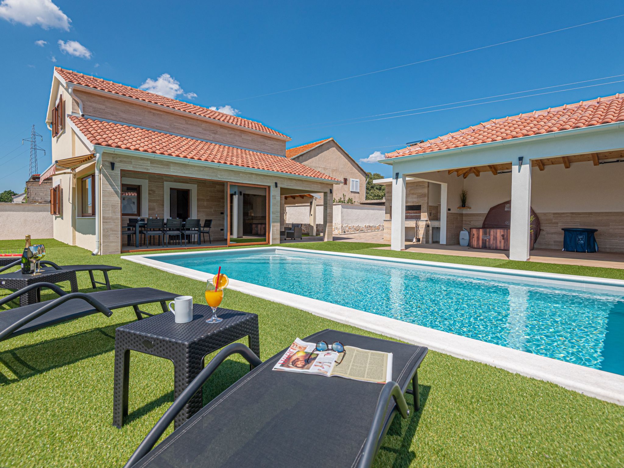 Vakantiehuis met privé zwembad in Bilice (Kroatië) voor 6 personen