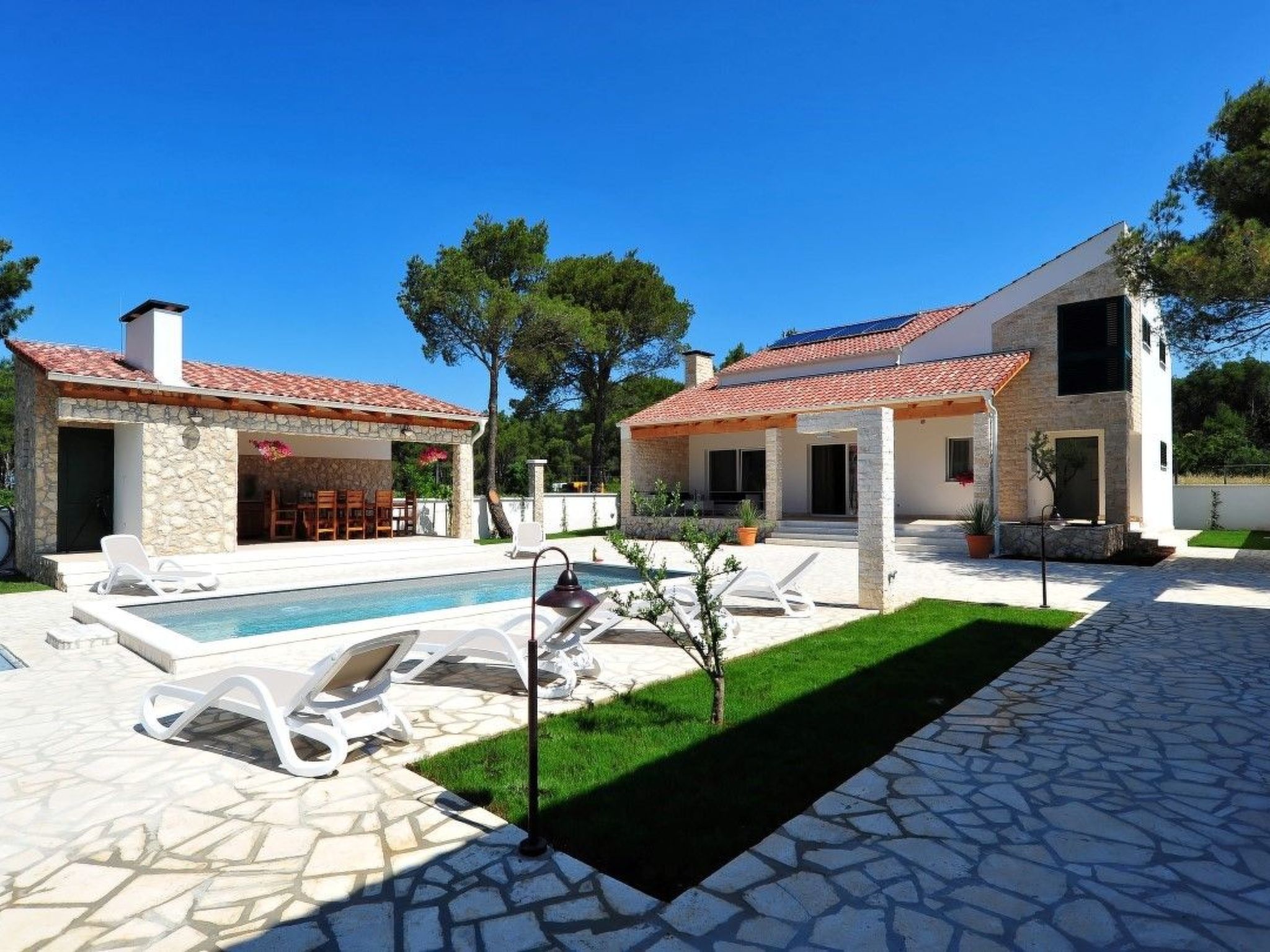 Ferienhaus in Bilice (Kroatien) und 1 Hund erlaubt