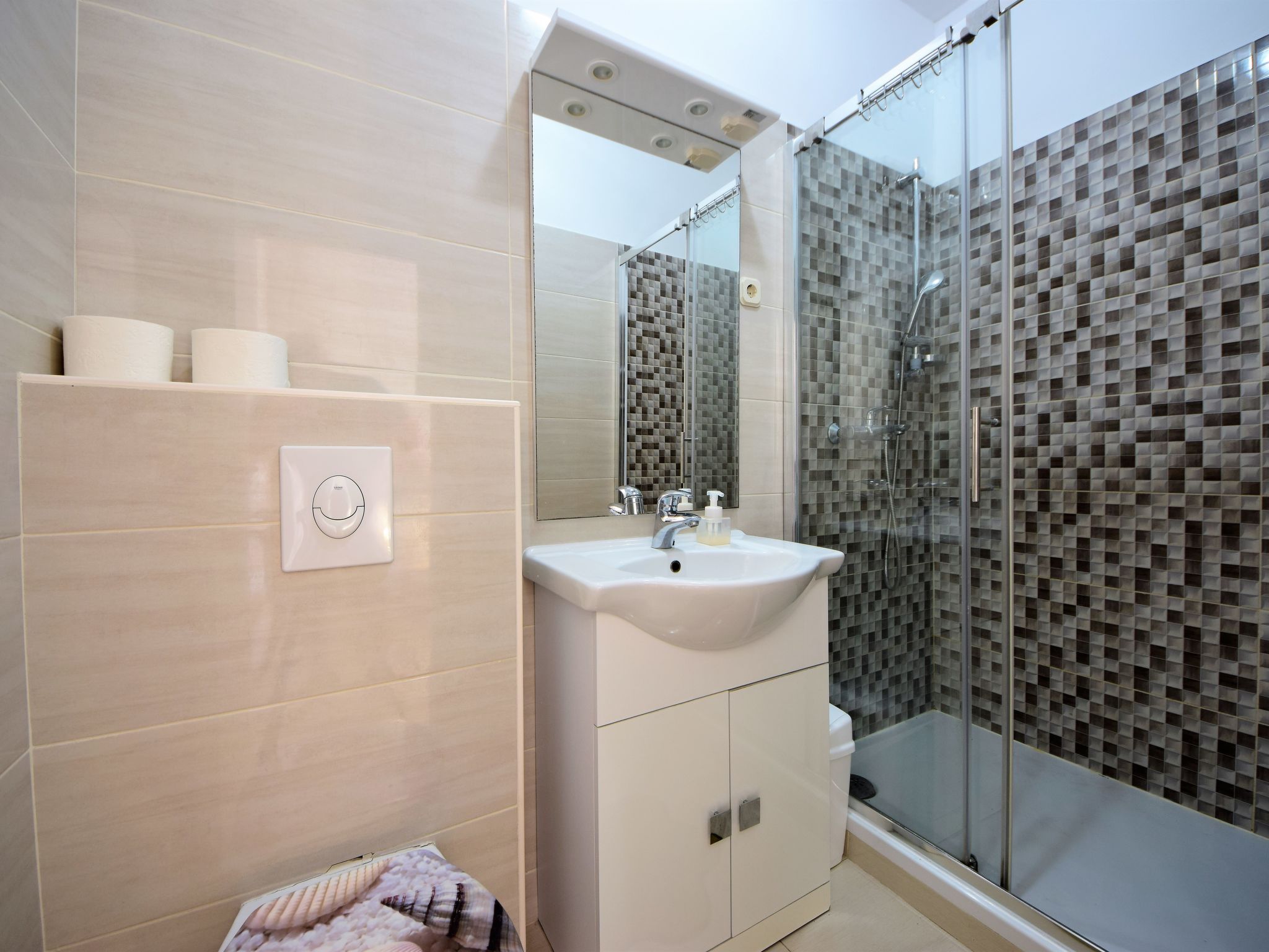 Appartement 5 aan Zee in Brodarica – Strand 80m, Zwembad & Privétuin - foto 12