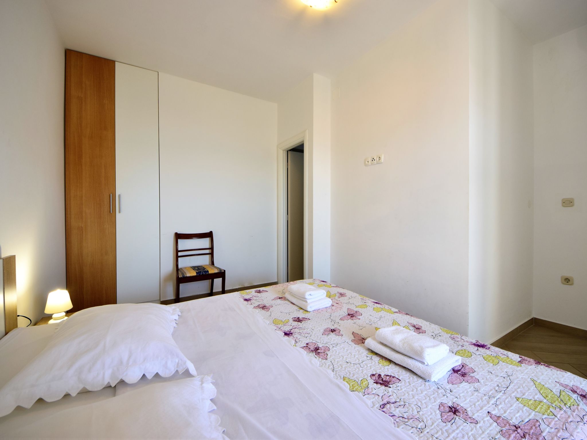 Appartement 5 aan Zee in Brodarica – Strand 80m, Zwembad & Privétuin - foto 11