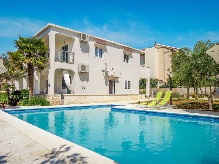 Aan zee gelegen appartement in Šibenik met wellness in Šibenik