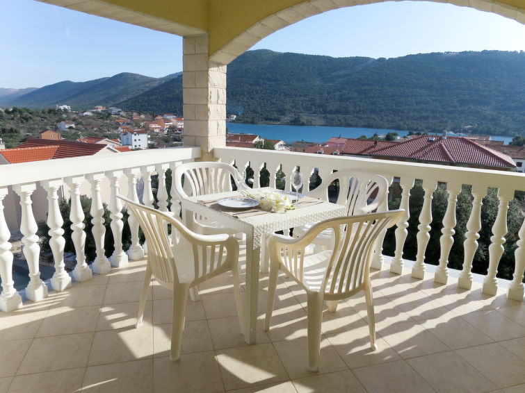 3-persoons appartement in Šibenik met wellness nabij zee in Šibenik