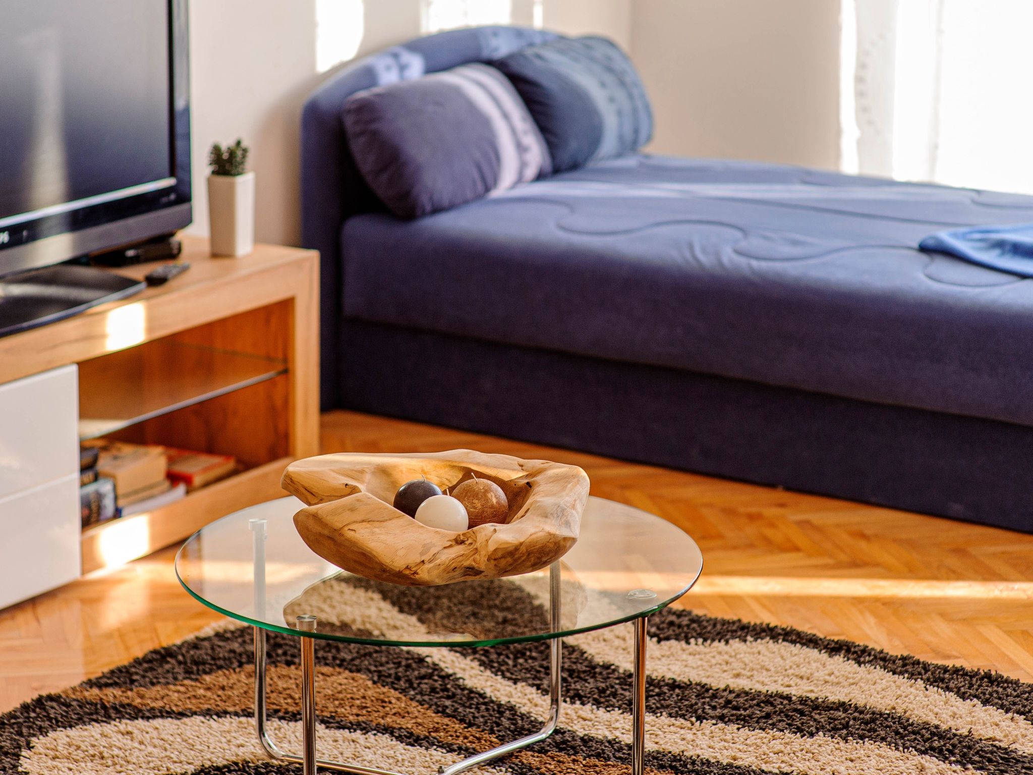 Wohnung mit Blick auf das Wasser-Drinnen