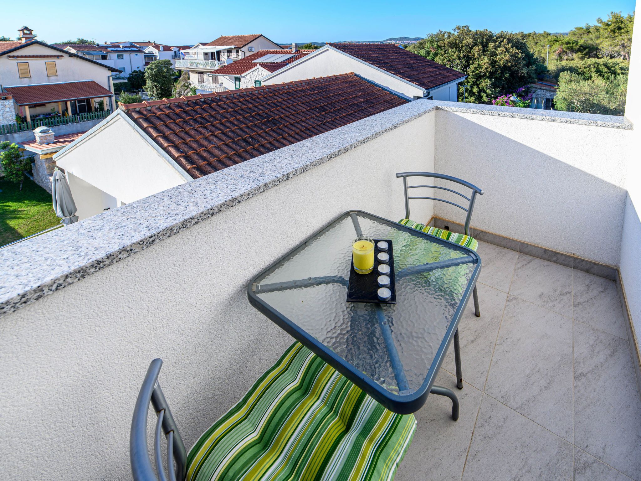 Wohnung in Šibenik mit privatem Parkplatz-Draußen