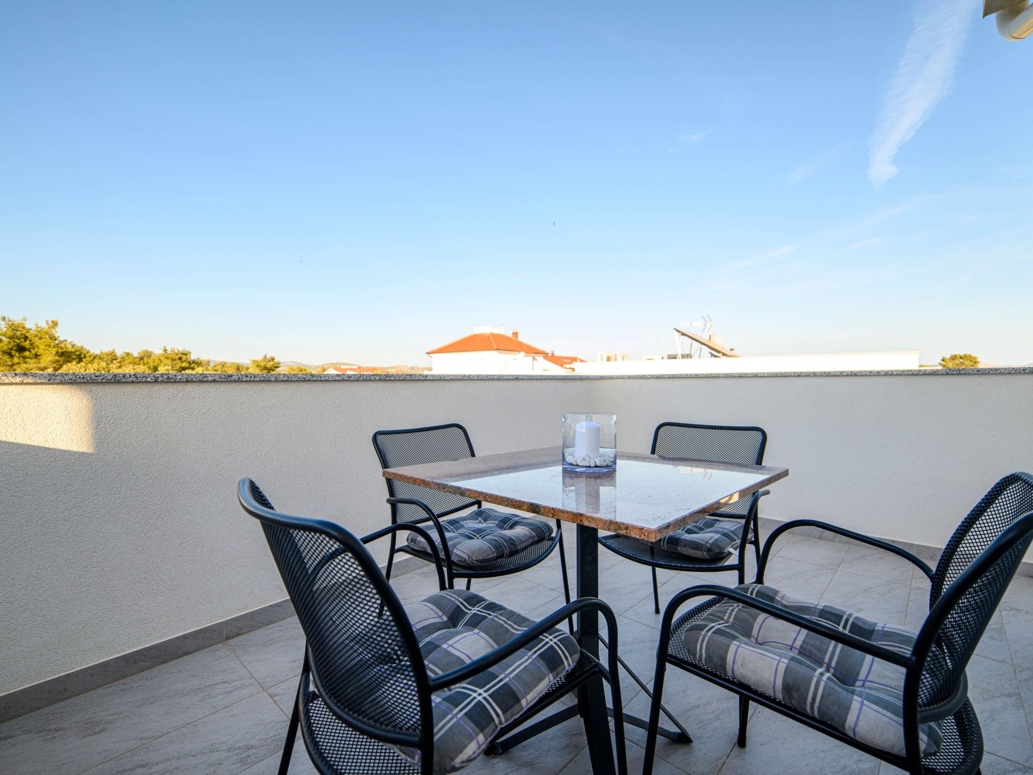 Wohnung in Šibenik mit privatem Parkplatz-Draußen