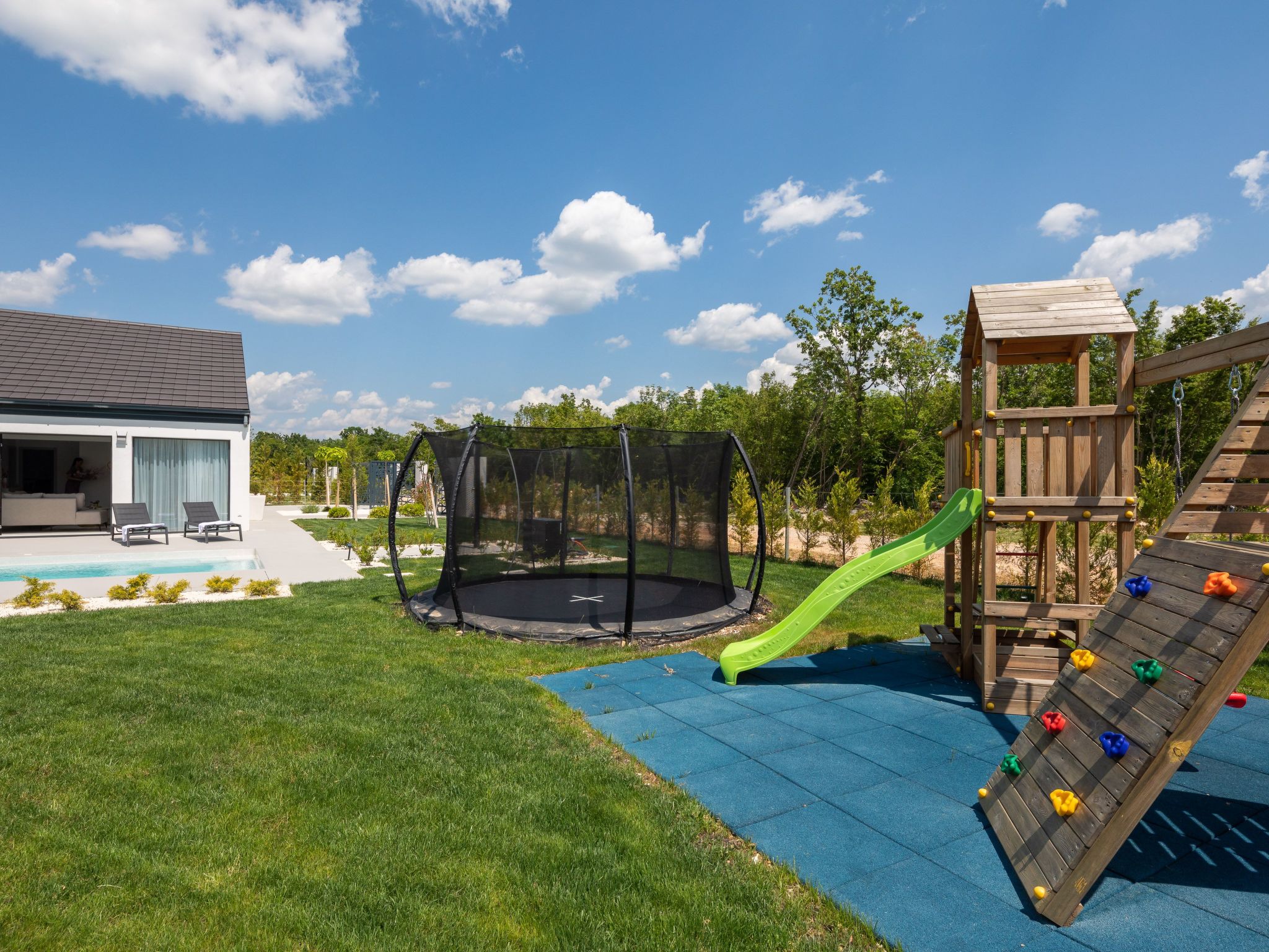 Villa Le in Oklaj-Image-tags.info