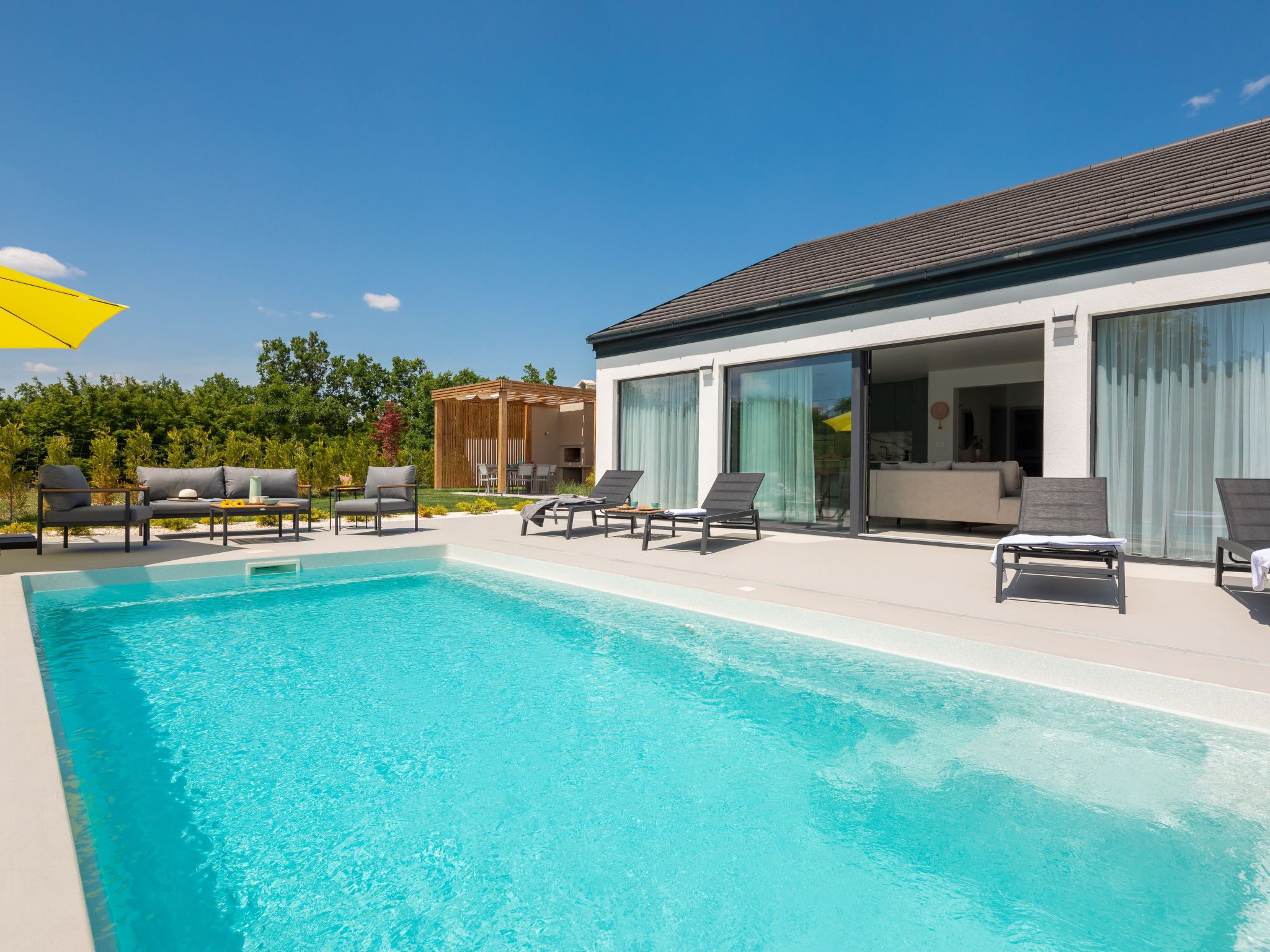 Villa Le in Oklaj-Image-tags.info