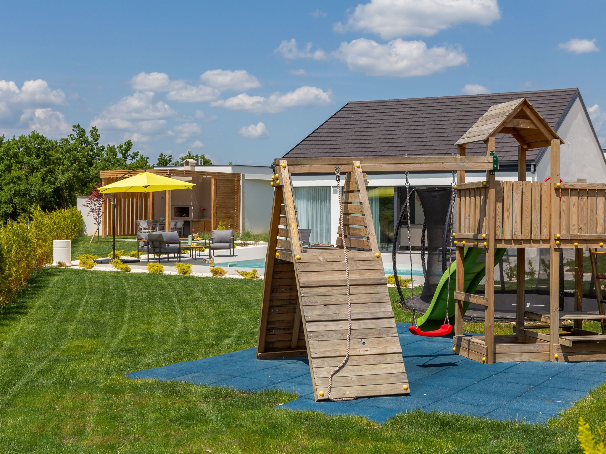 Villa Le in Oklaj-Image-tags.info