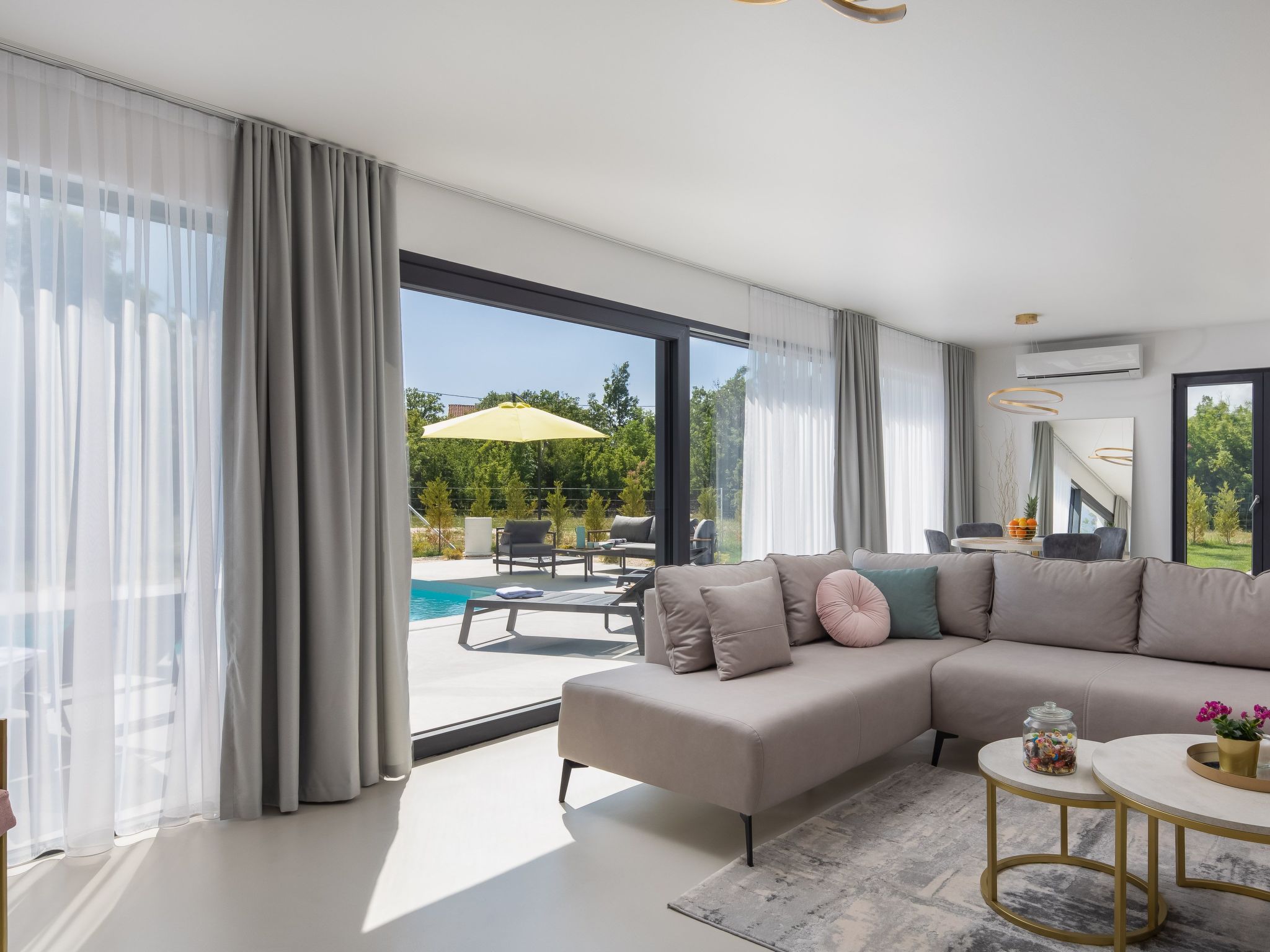 Villa Le in Oklaj-Image-tags.info