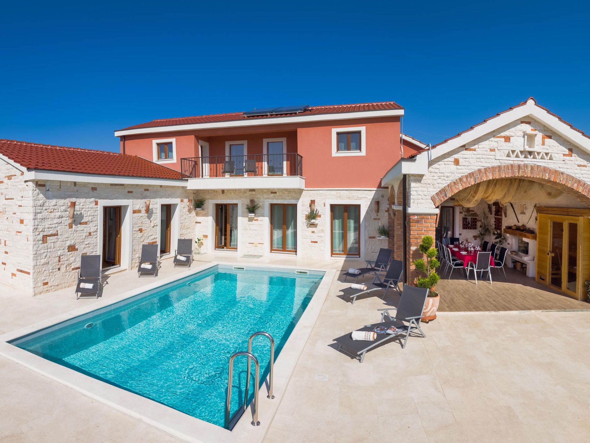 Villa Mittelmeer Paradies-Drinnen