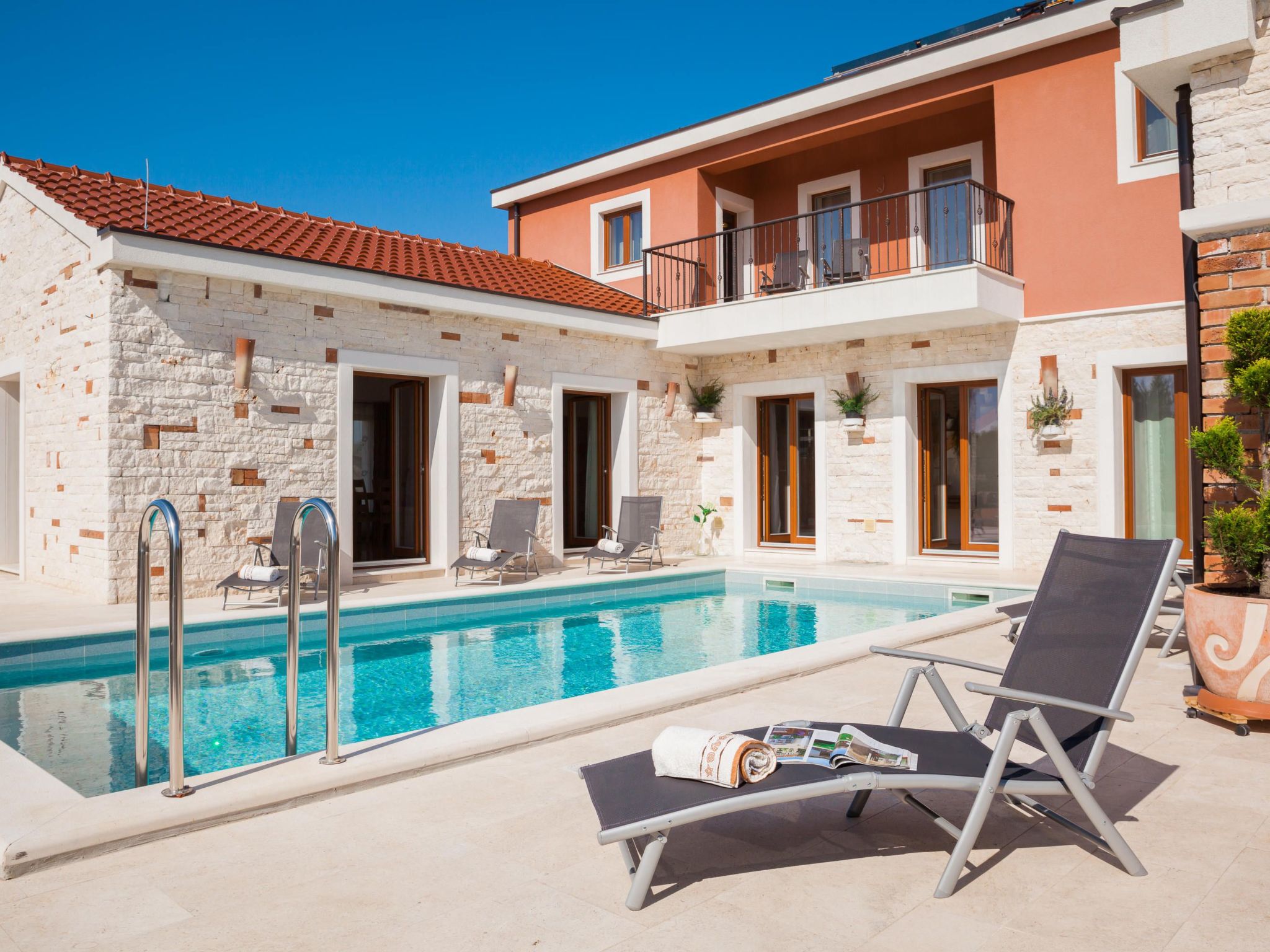 Villa Mittelmeer Paradies-Drinnen