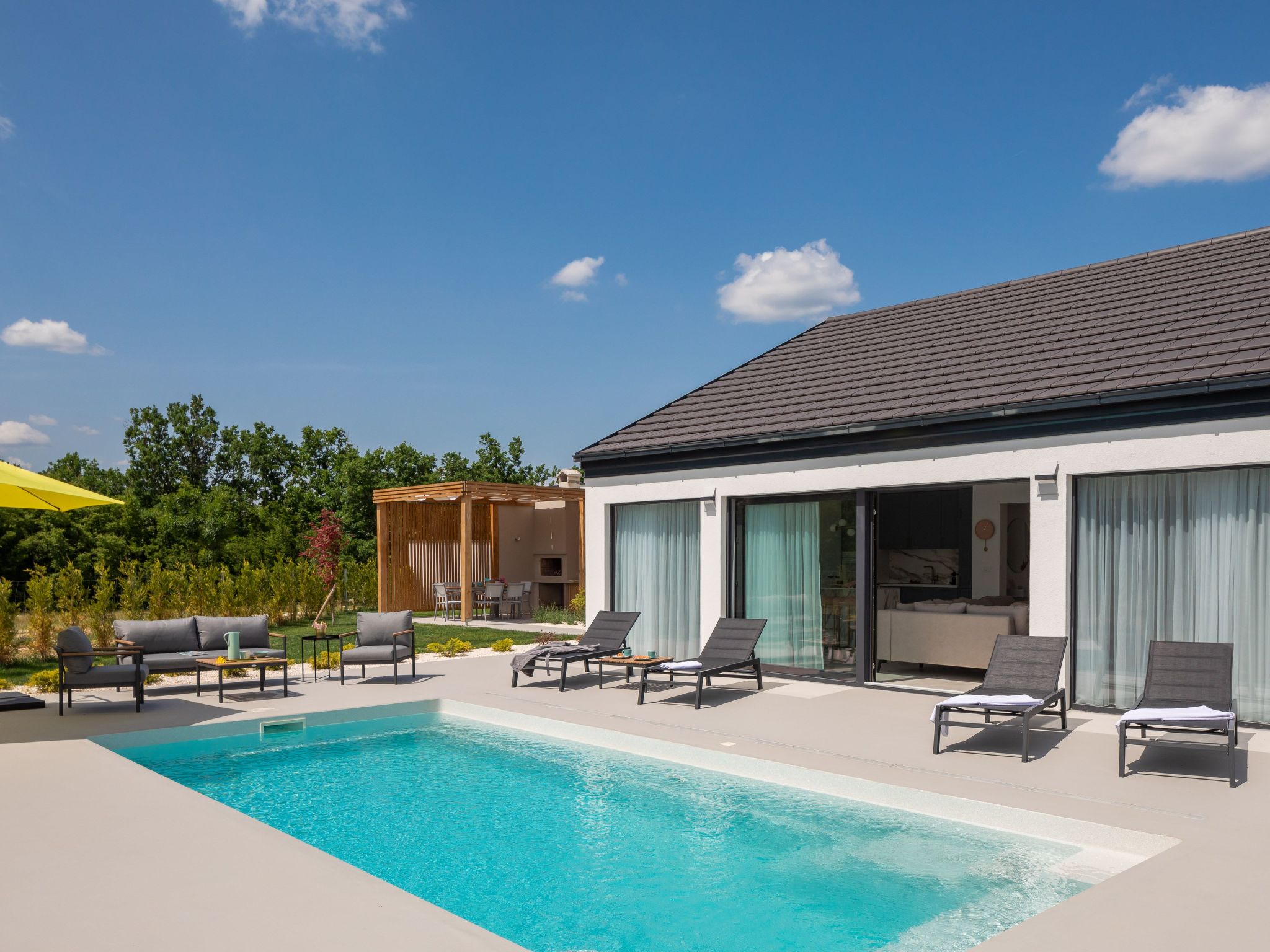 Villa Lu in Oklaj-Image-tags.info