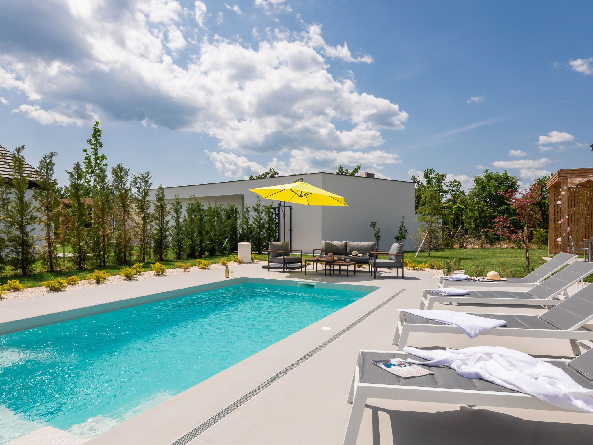 Villa Lu in Oklaj-Image-tags.info