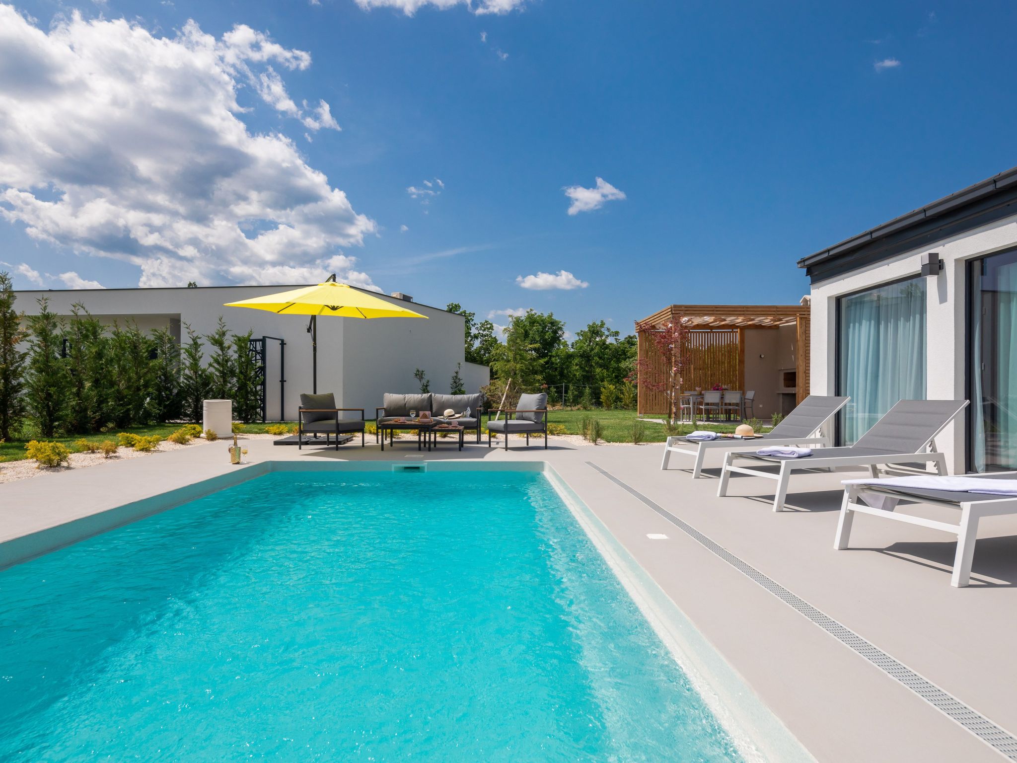 Villa Lu in Oklaj-Image-tags.info