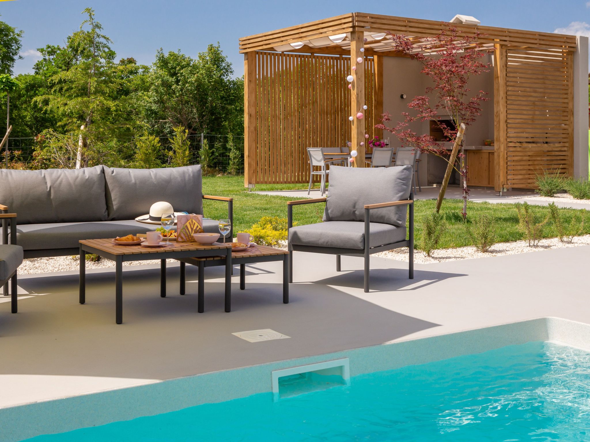 Villa Lu in Oklaj-Image-tags.info