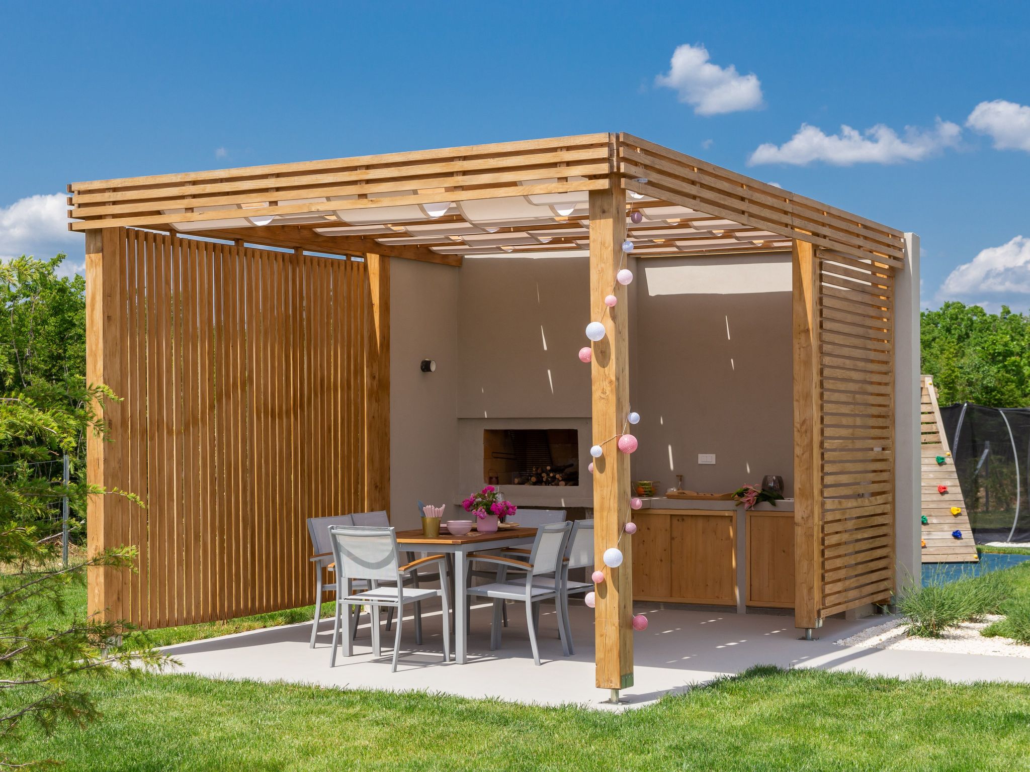 Villa Lu in Oklaj-Image-tags.info