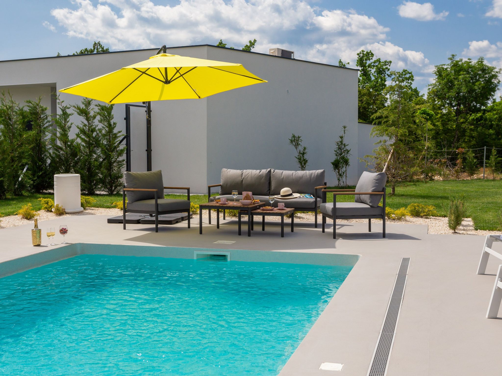 Villa Lu in Oklaj-Image-tags.info