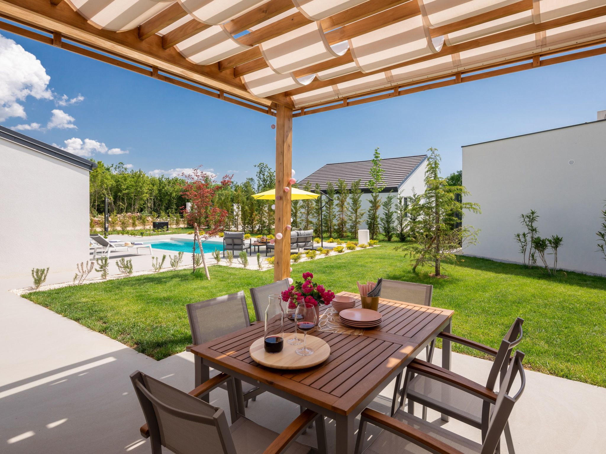 Villa Lu in Oklaj-Image-tags.info