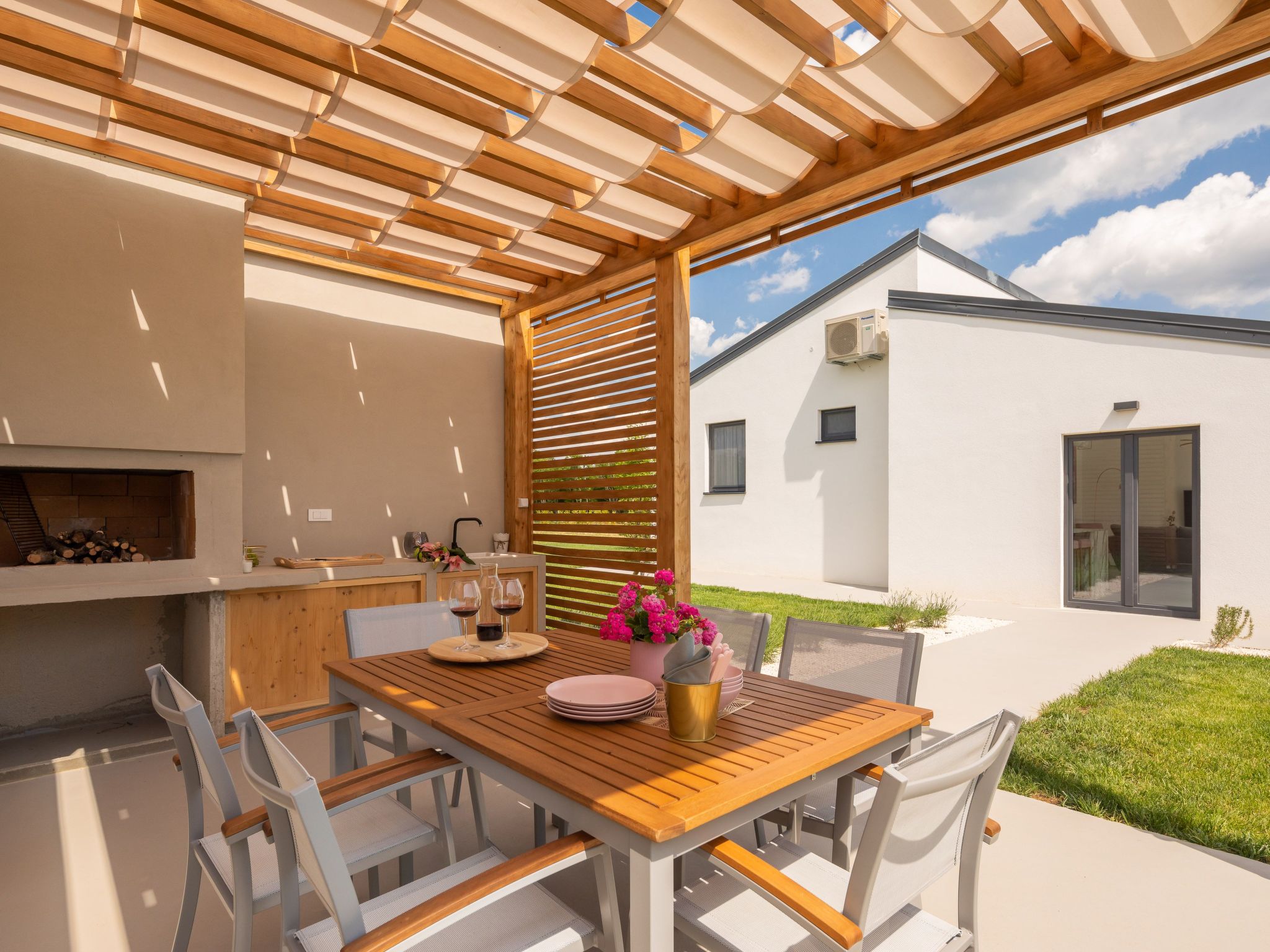 Villa Lu in Oklaj-Image-tags.info