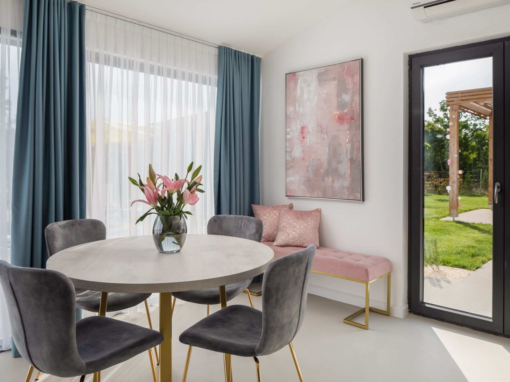 Villa Lu in Oklaj-Image-tags.info