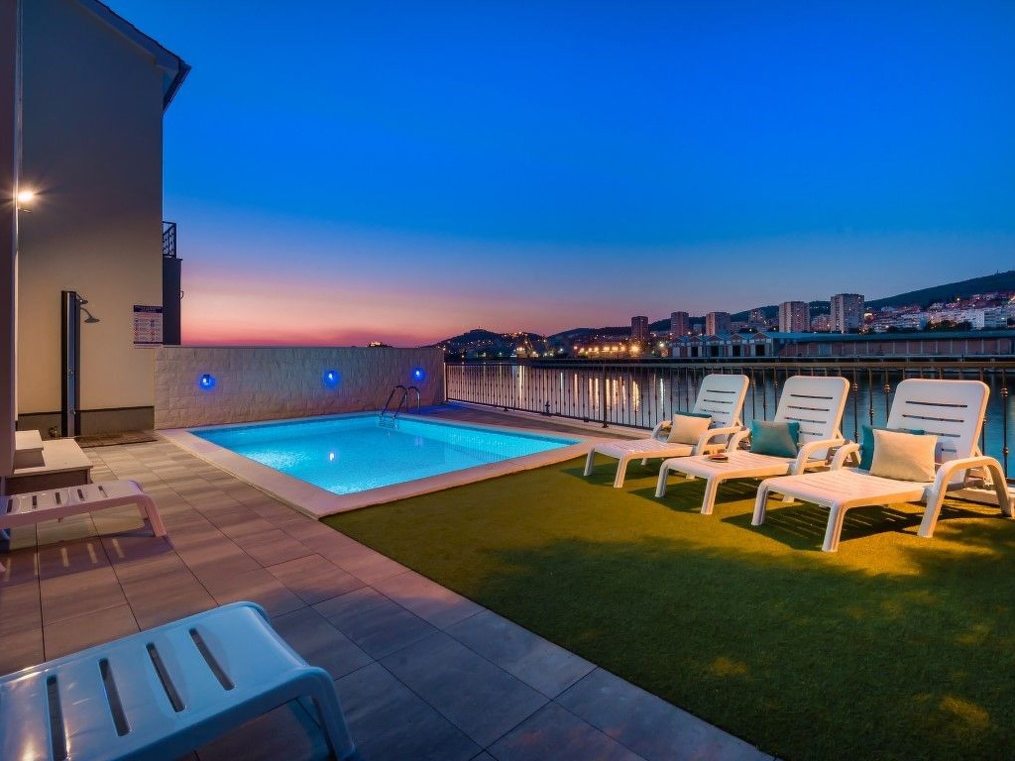 Villa Mandalina mit Pool und herrlichem Meerblick-Binnen