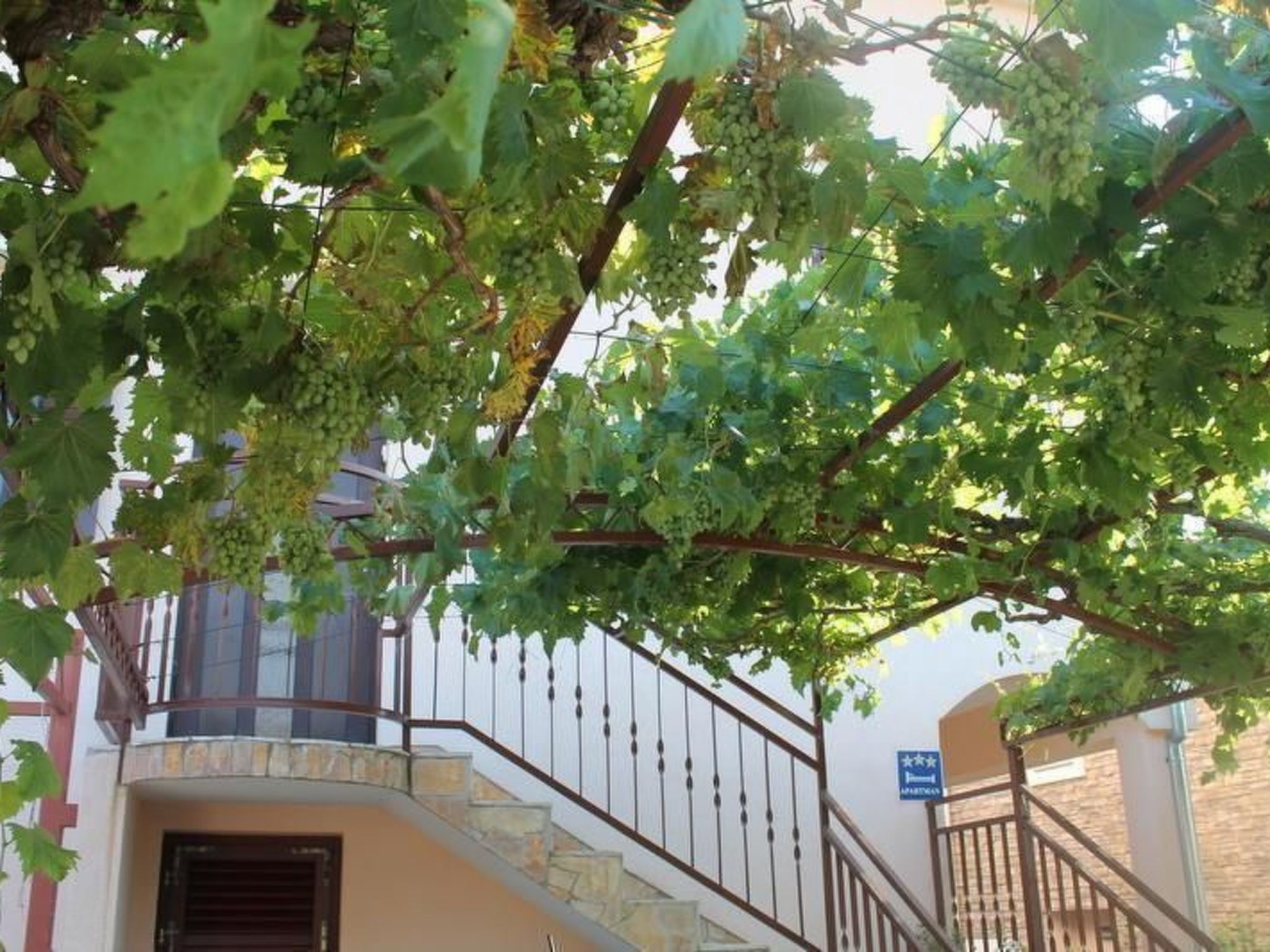 Wohnung Jadrija mit zwei Balkonen in Strandnähe-Binnen