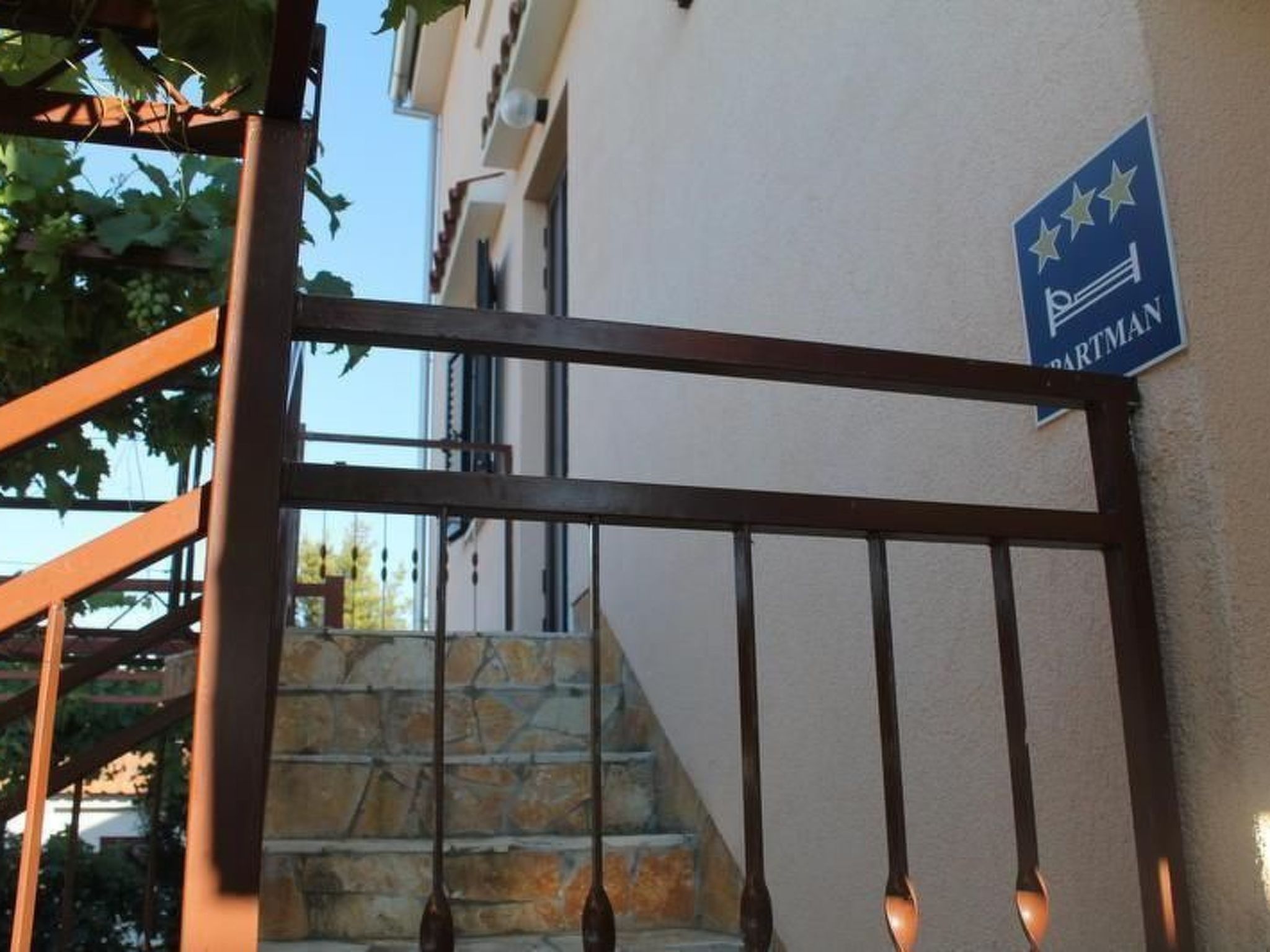 Wohnung Jadrija mit zwei Balkonen in Strandnähe-Binnen