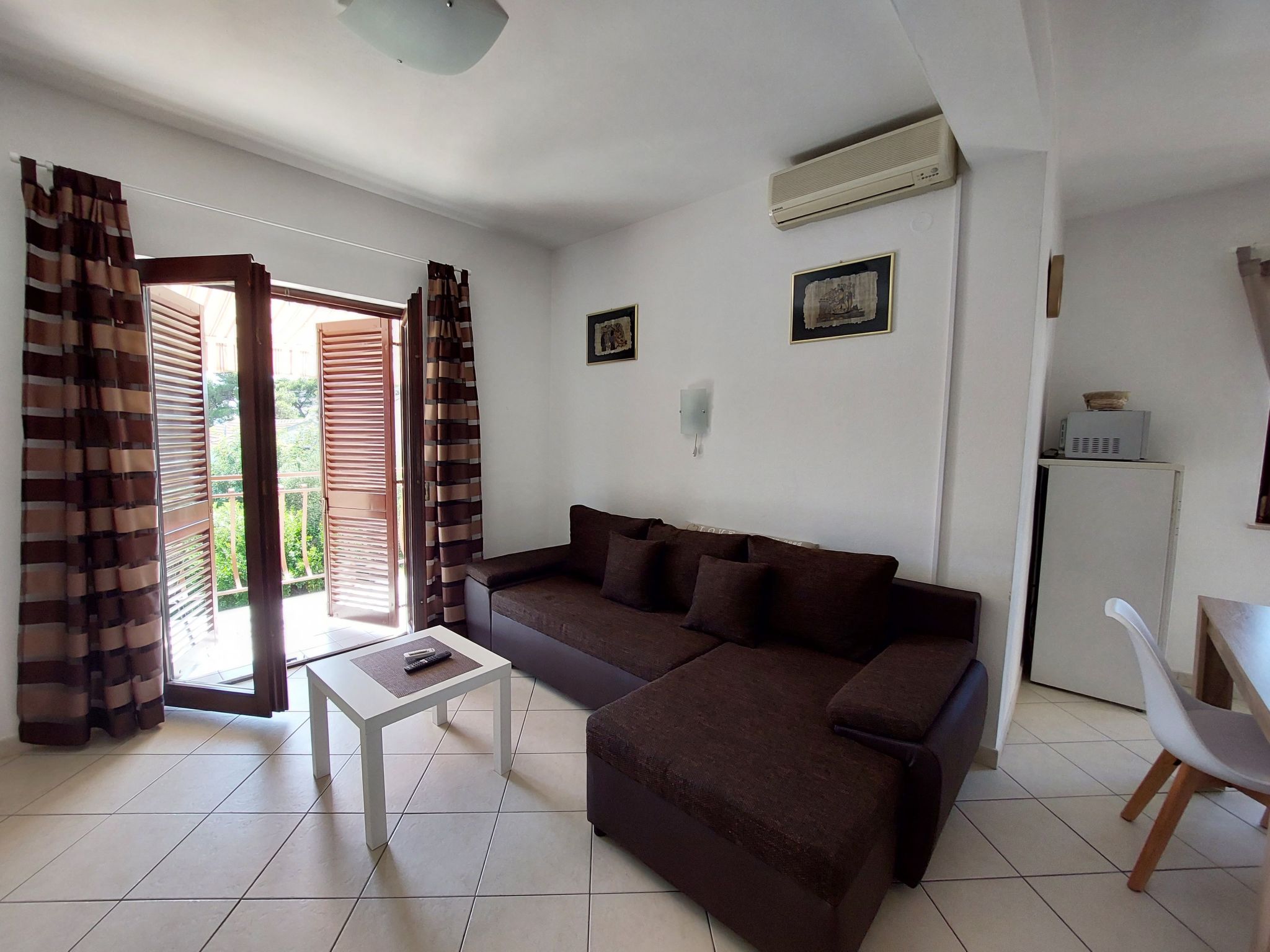 Wohnung Jadrija mit zwei Balkonen in Strandnähe-Binnen