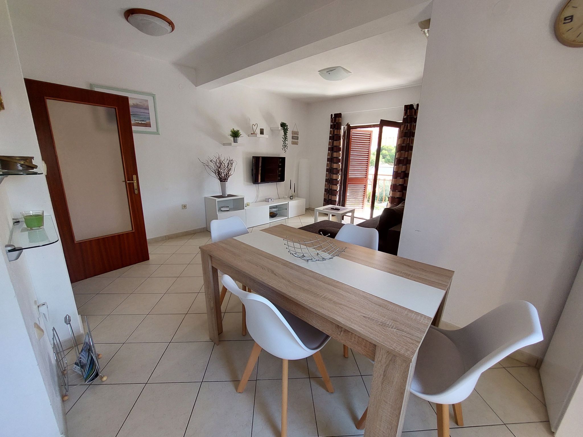 Wohnung Jadrija mit zwei Balkonen in Strandnähe-Binnen