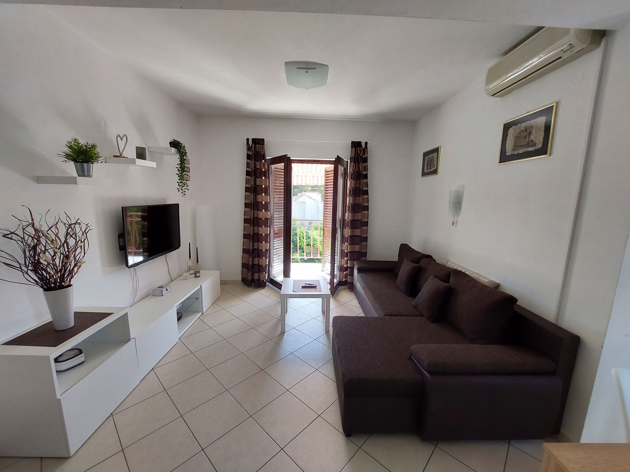 Wohnung Jadrija mit zwei Balkonen in Strandnähe-Binnen