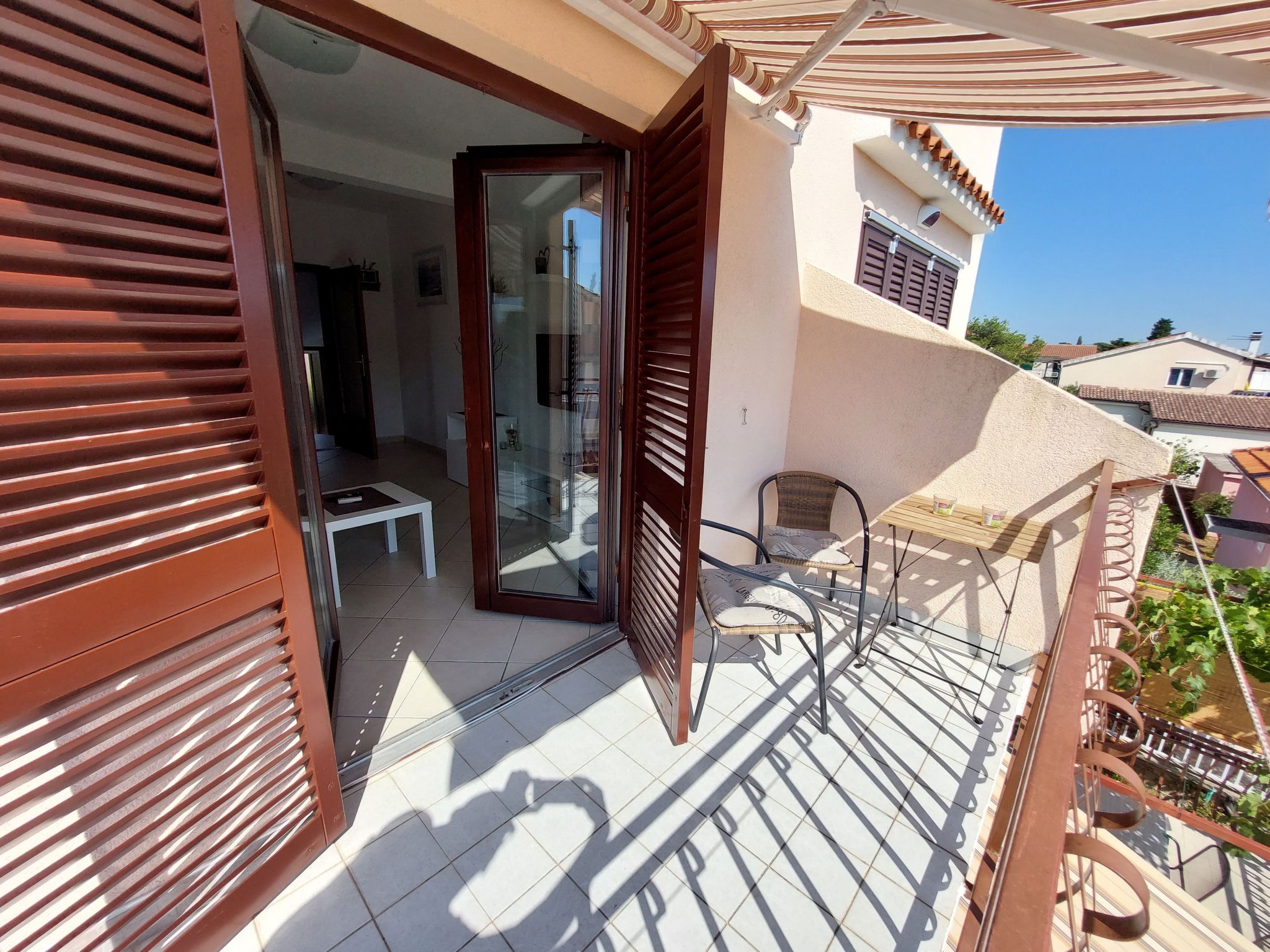 Wohnung Jadrija mit zwei Balkonen in Strandnähe-Binnen