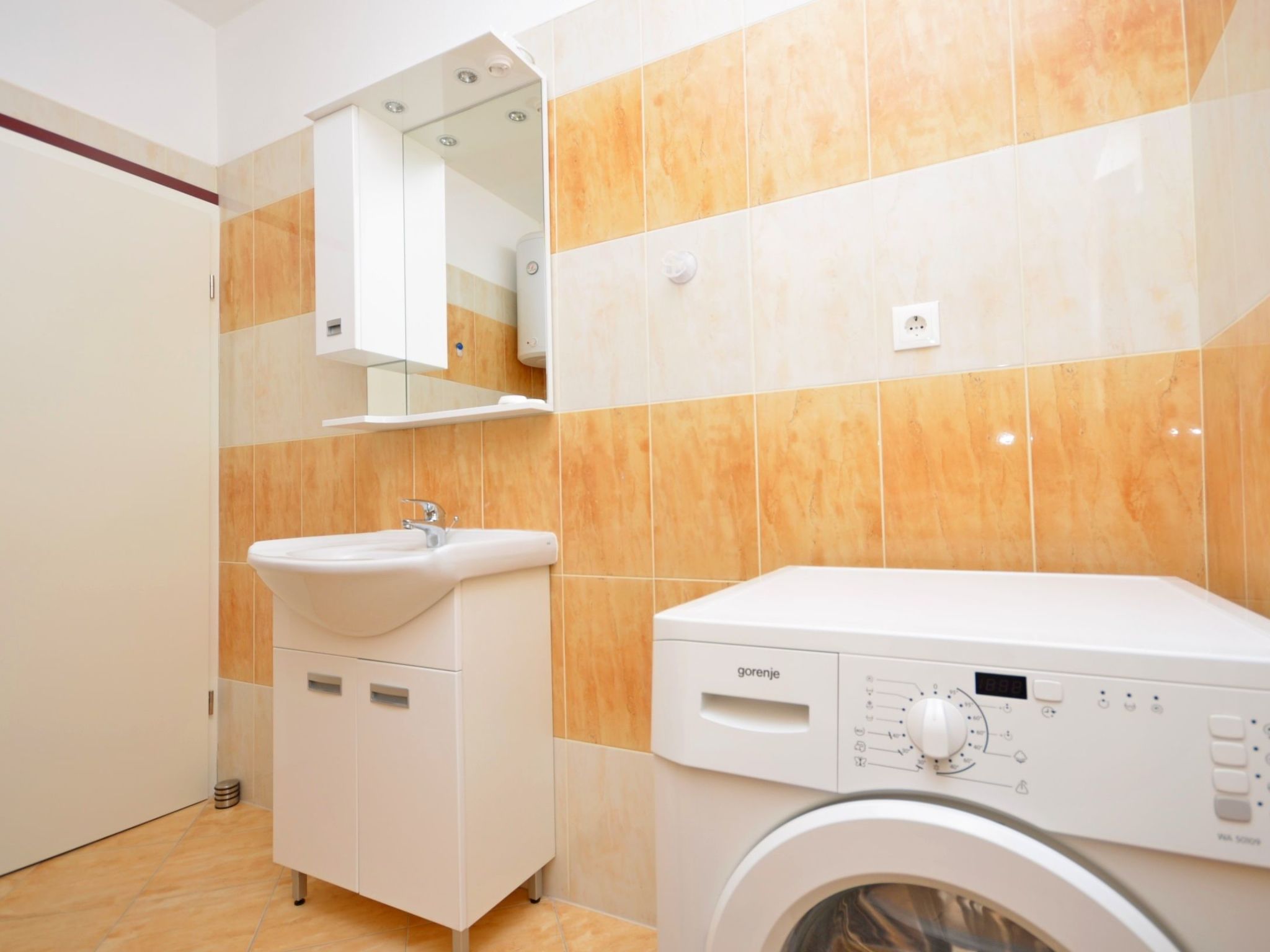 Komfortable, modern eingerichtete Wohnung-Binnen