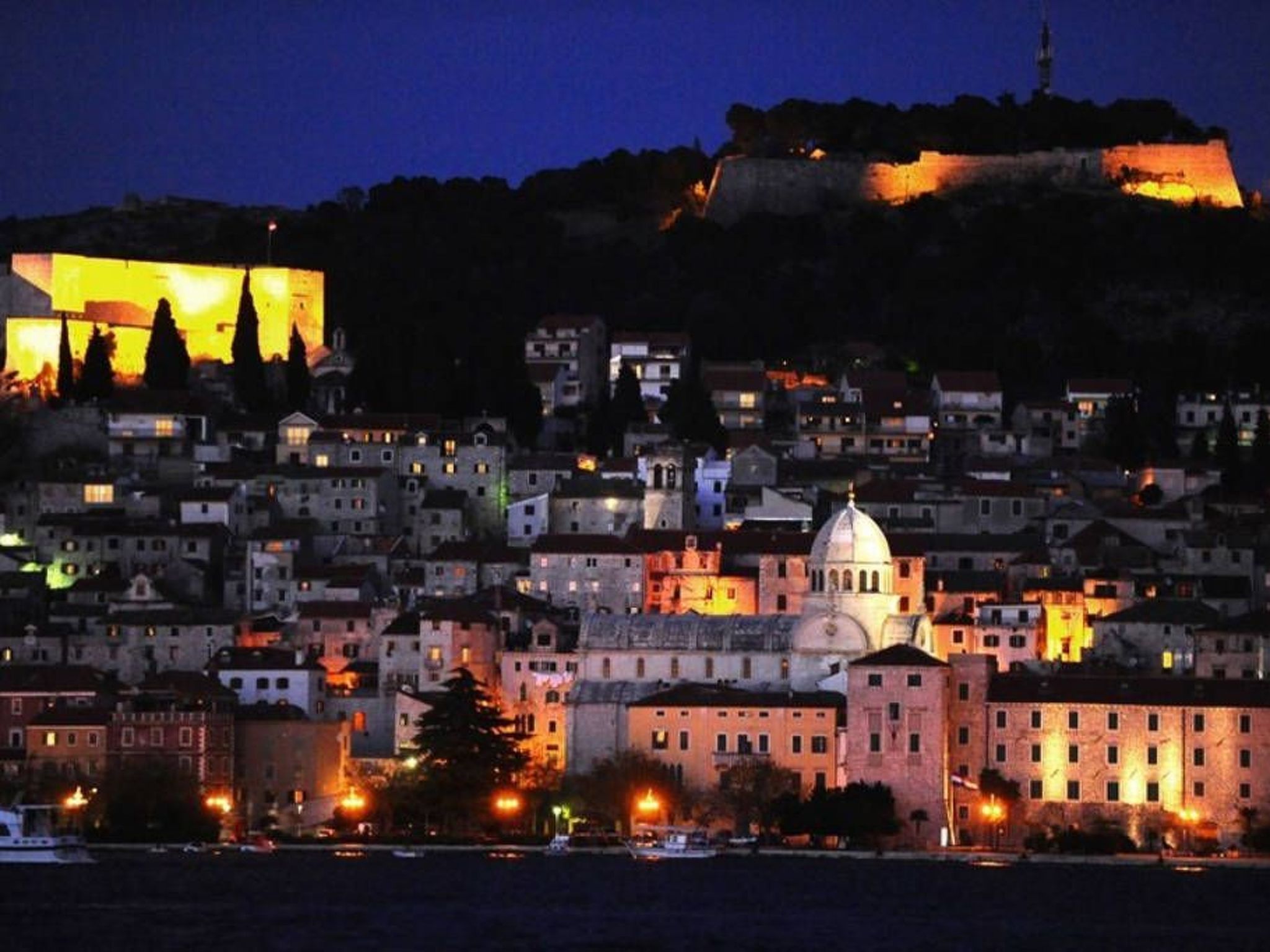 Komfortable, modern eingerichtete Wohnung-Binnen