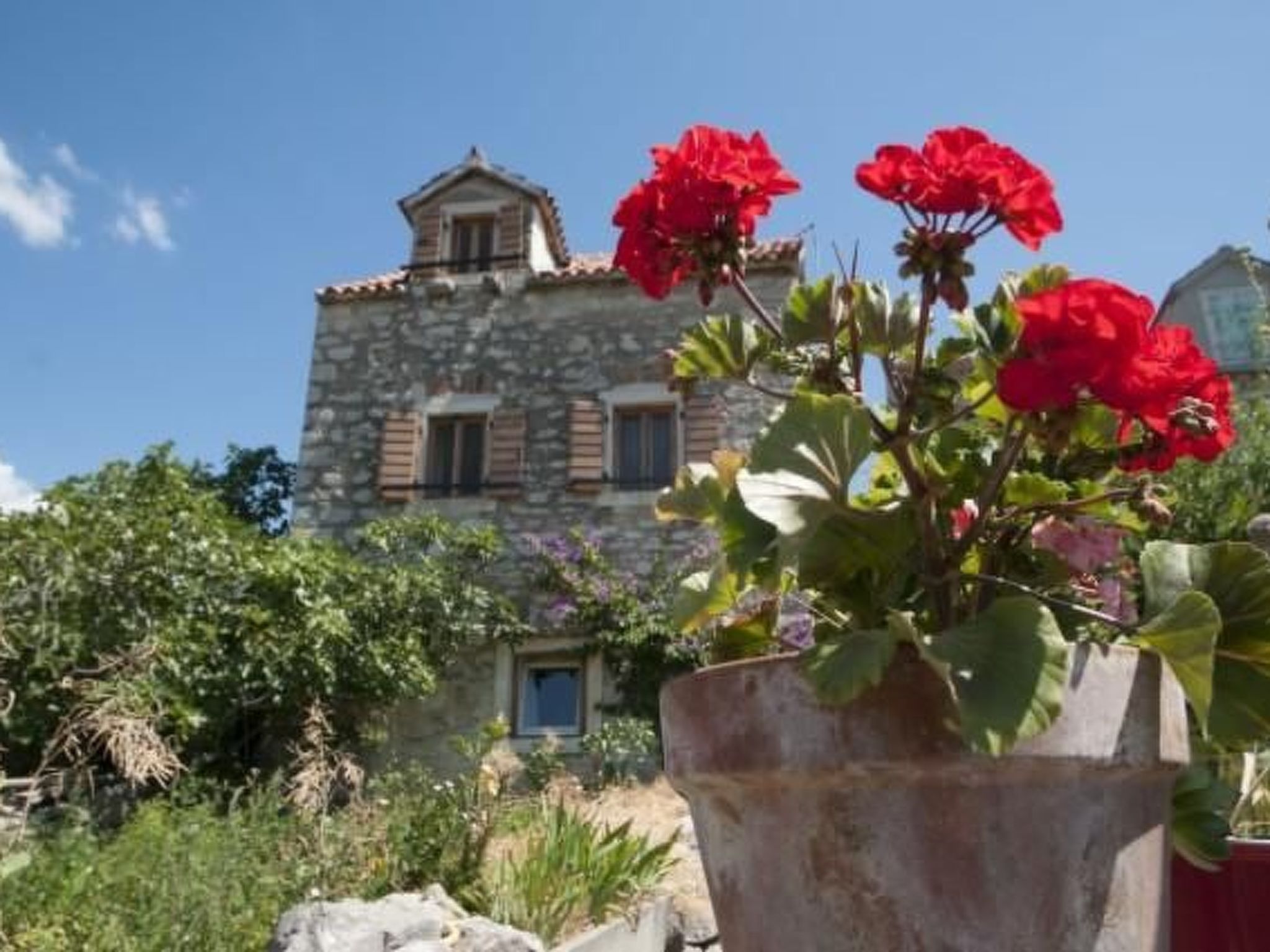 Vakantiehuis met omheinde tuin in Sibenik/Zablace (Kroatië) 1 hond is welkom