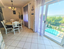 Joy on Countryside: Ruim vakantiehuis voor 15 personen bij Šibenik - thumbnail 6