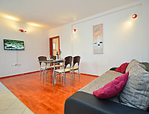 Appartement Ante: Direct aan zee in Brodarica, op 20m van het strand - thumbnail 2