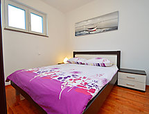 Appartement Ante: Direct aan zee in Brodarica, op 20m van het strand - thumbnail 6