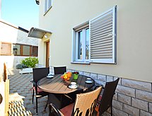 Appartement Ante: Direct aan zee in Brodarica, op 20m van het strand - thumbnail 5