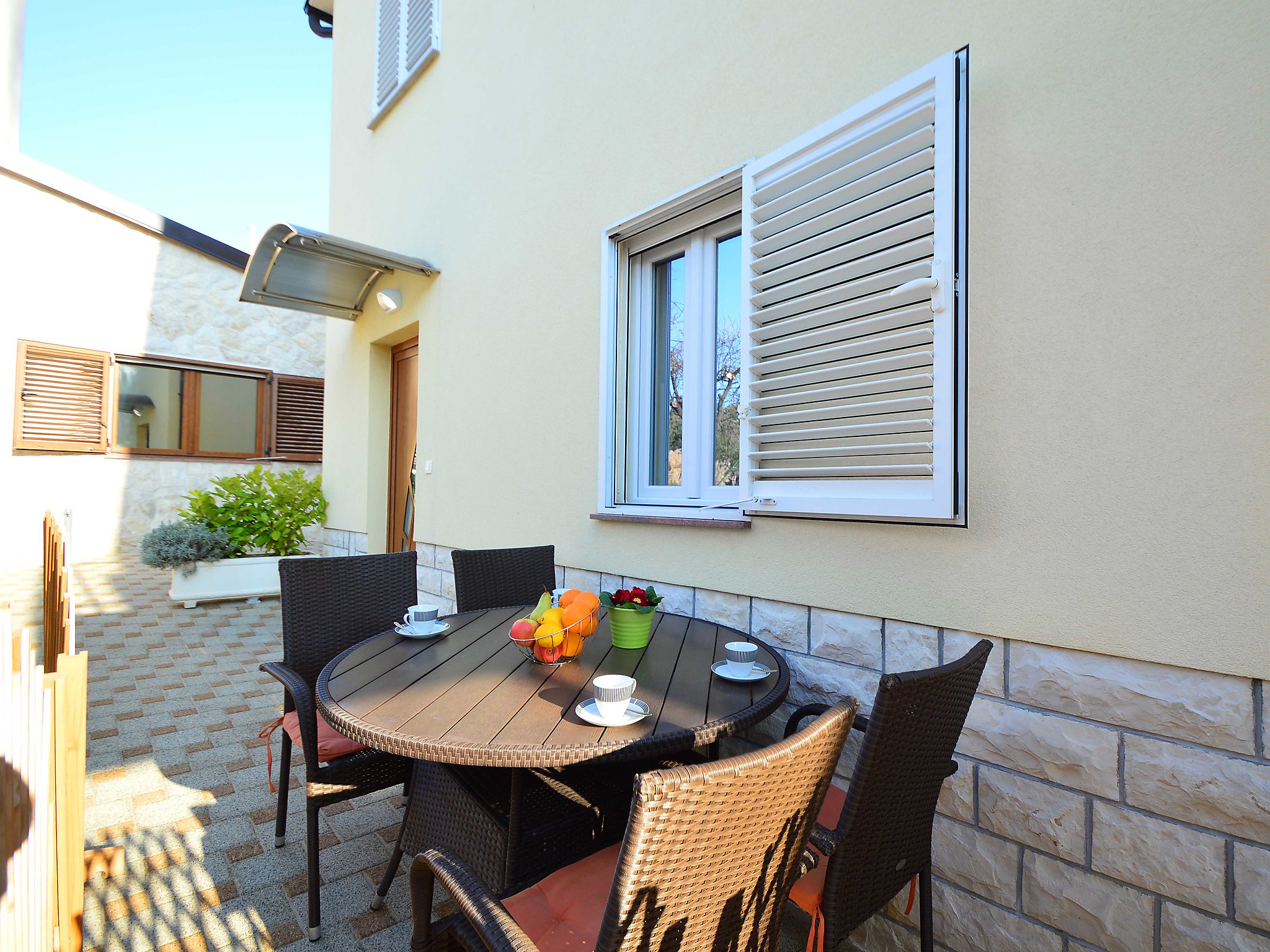 Appartement Ante: Direct aan zee in Brodarica, op 20m van het strand - foto 5