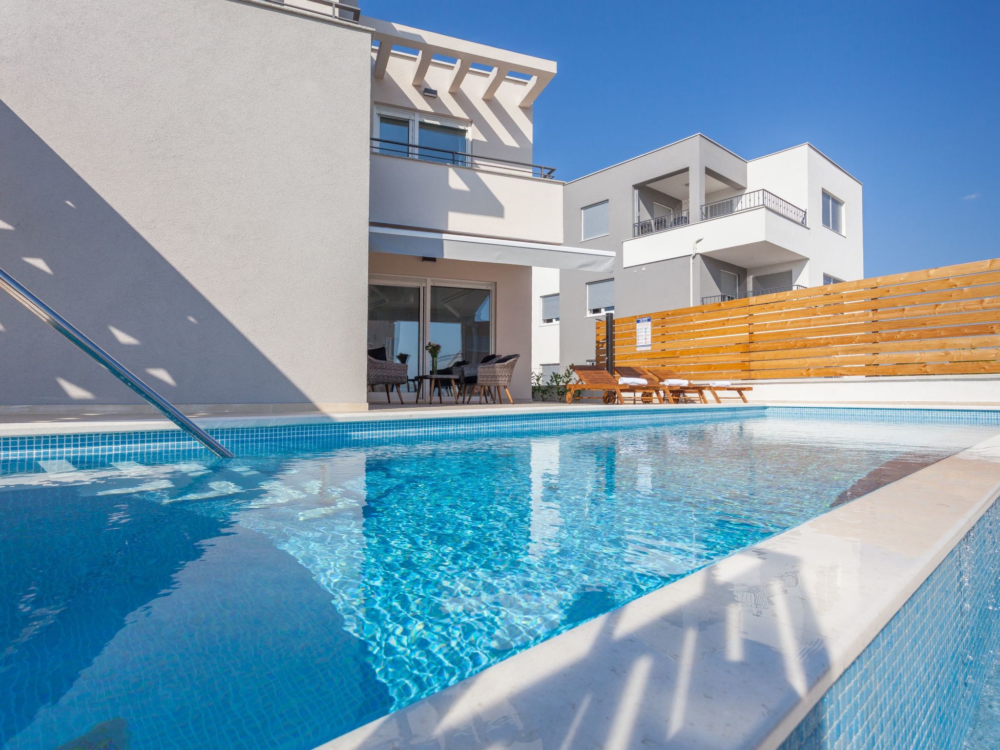 Wunderschöne Ferienvilla Lomari-Drinnen