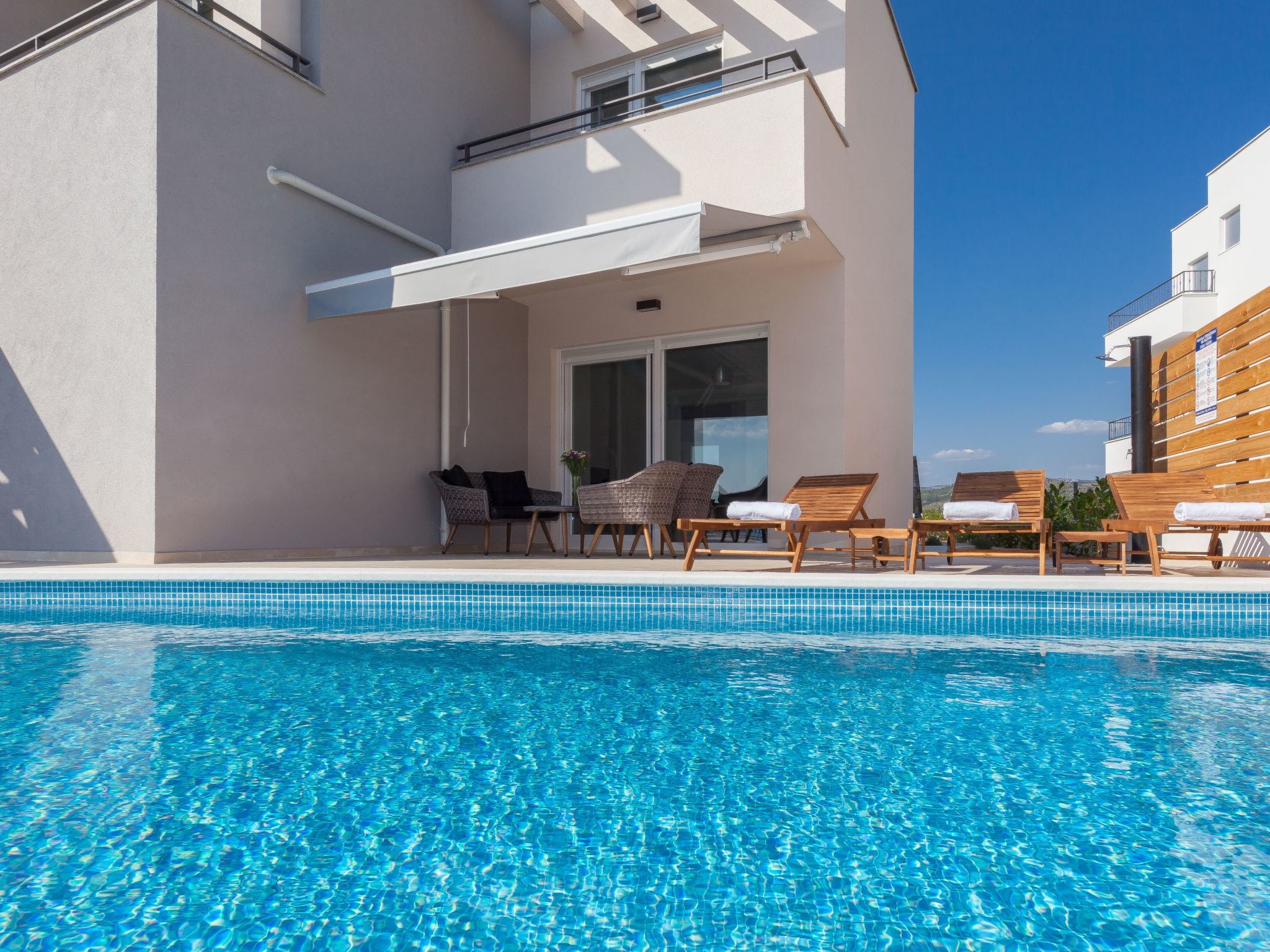 Wunderschöne Ferienvilla Lomari-Drinnen