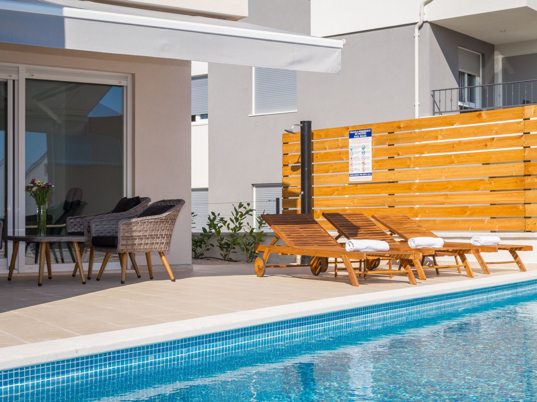 Wunderschöne Ferienvilla Lomari-Drinnen